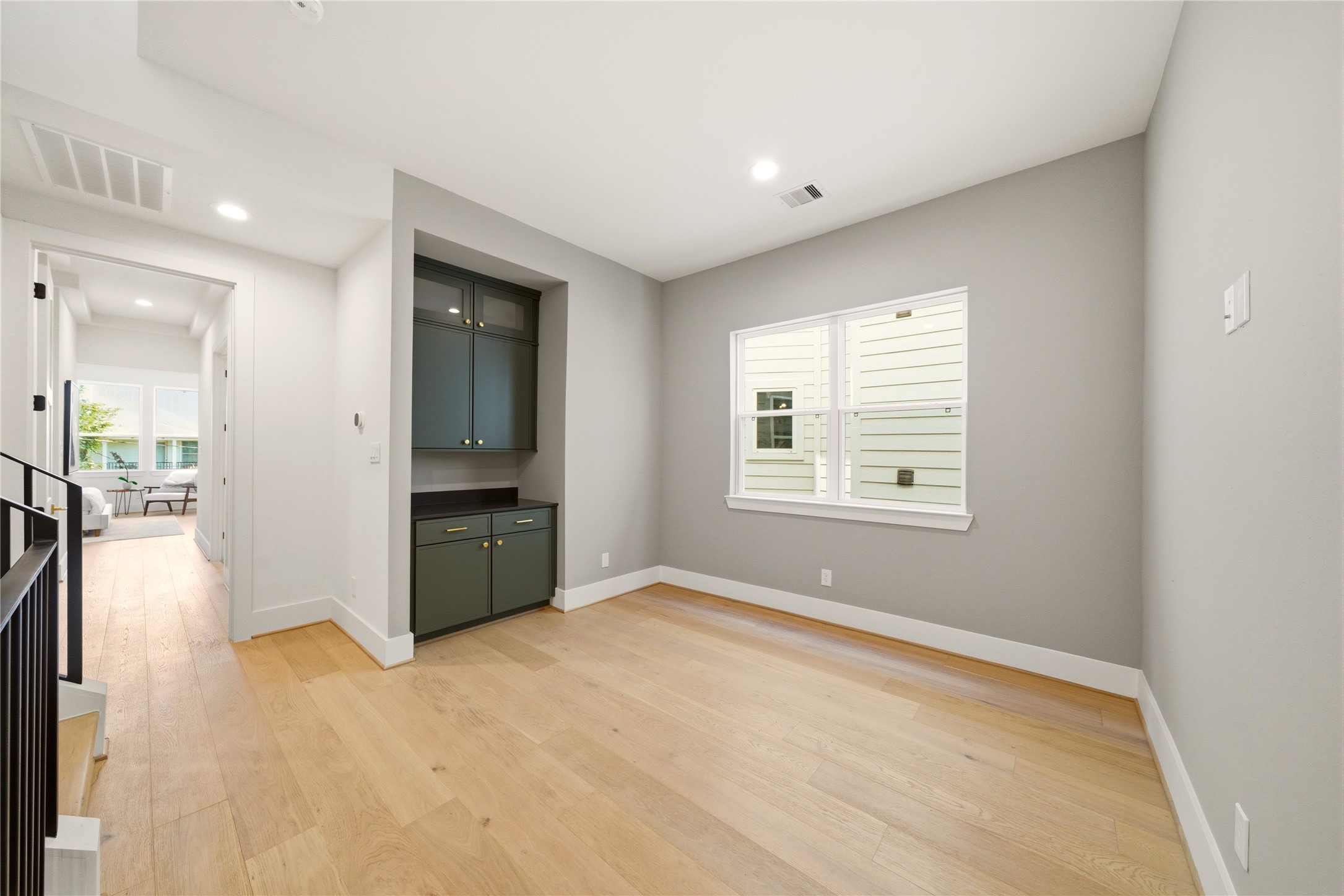 827 W 16th Street A Property Photo 29