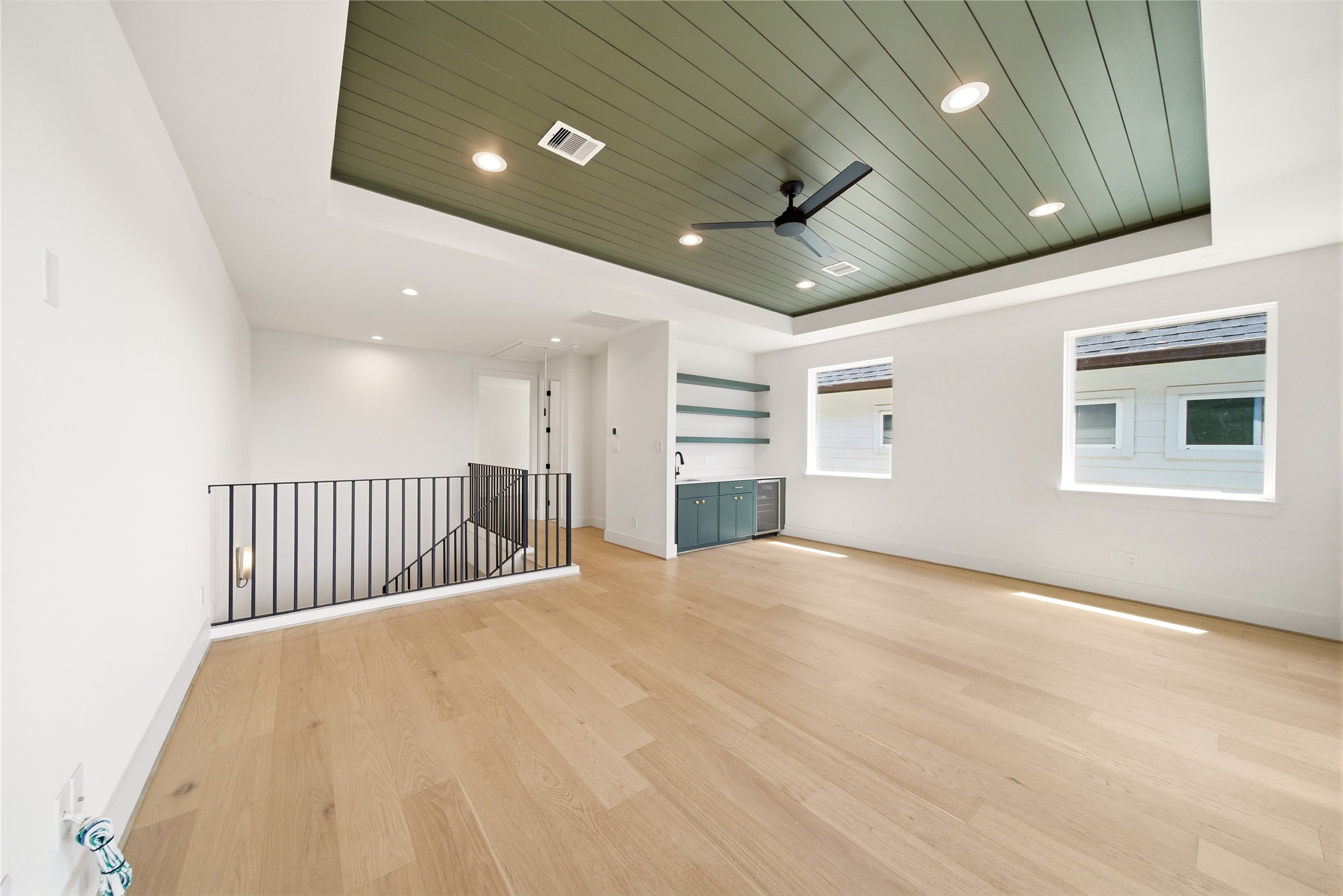 827 W 16th Street A Property Photo 32