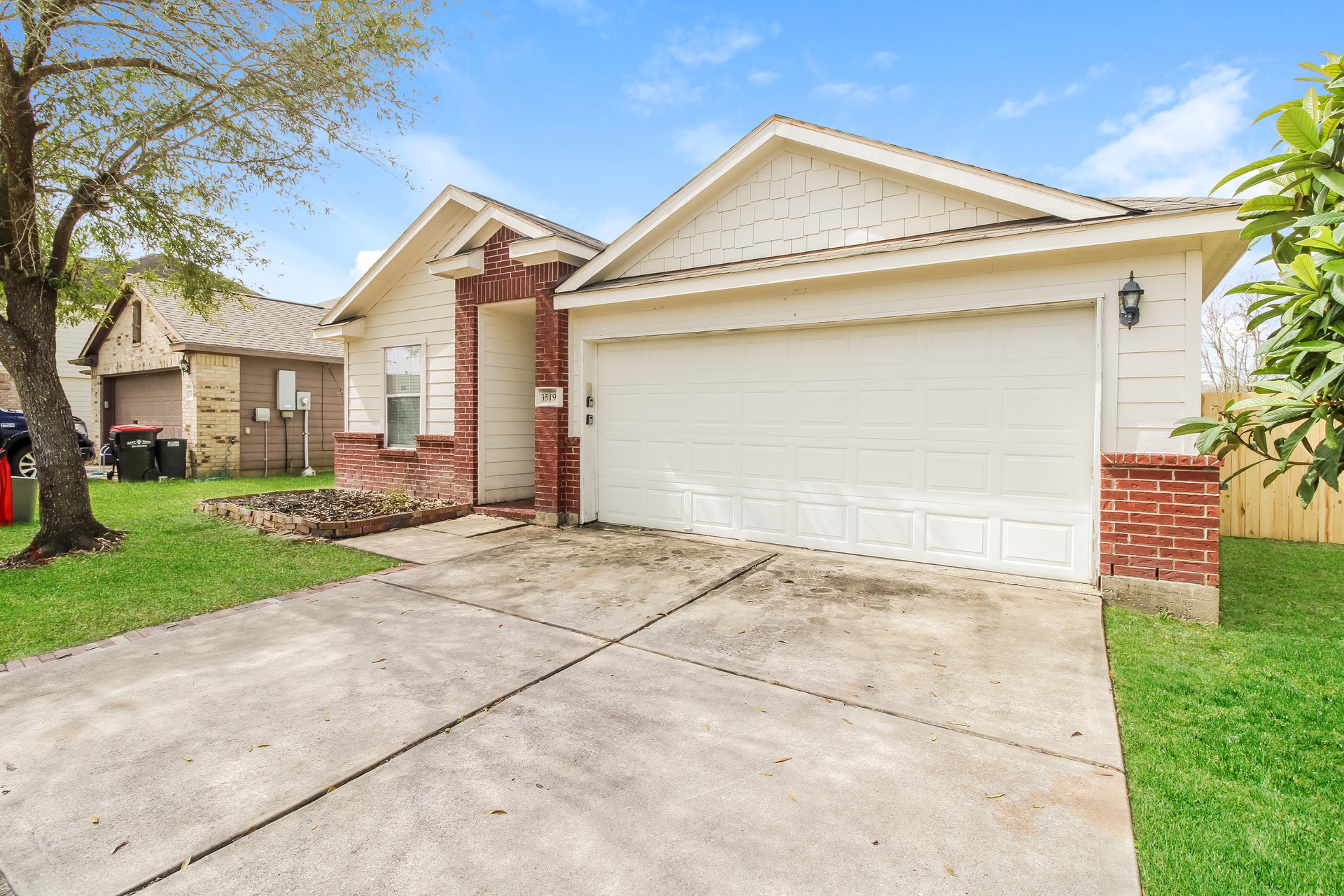 3519 Apache Meadows Drive Property Photo 1