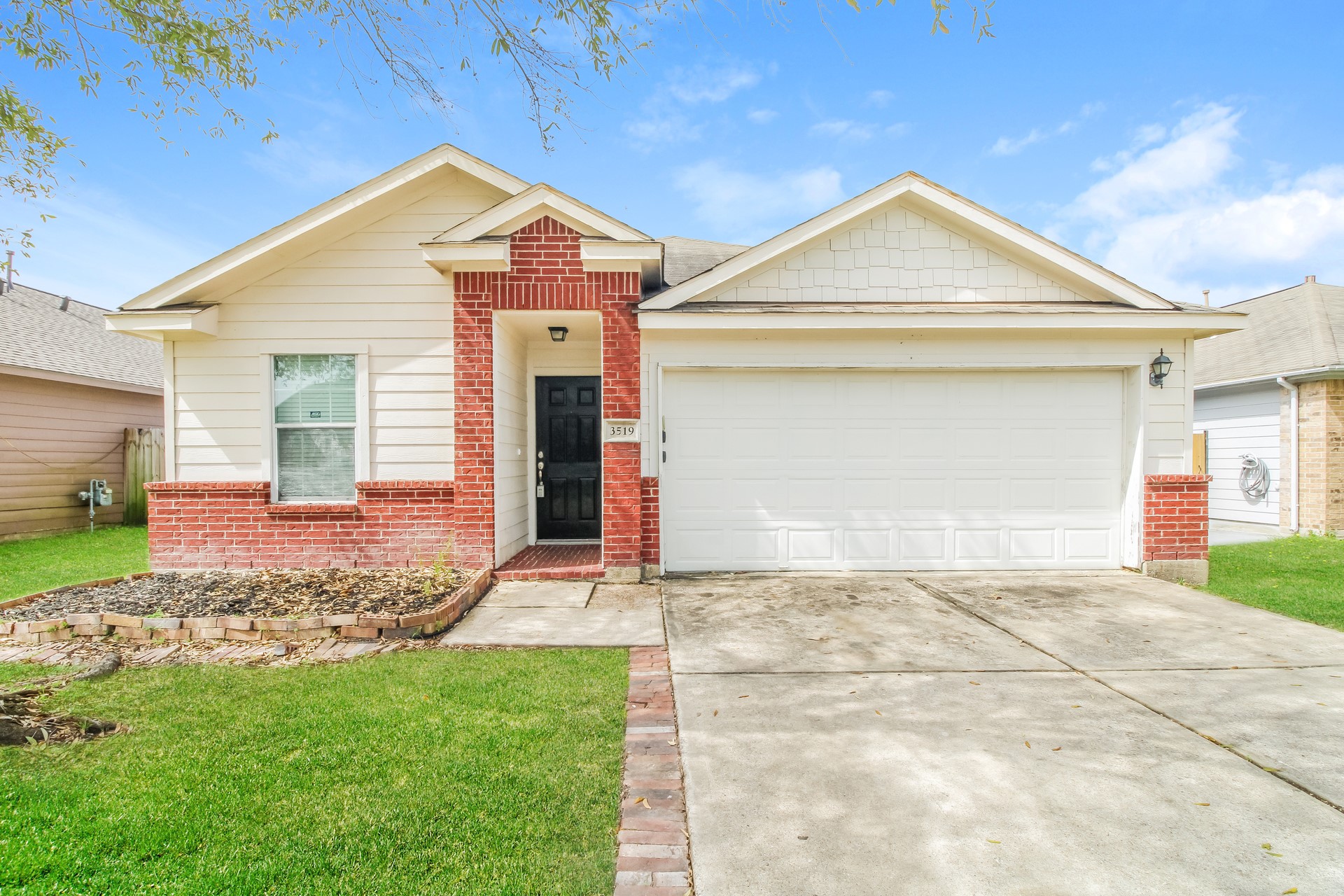 3519 Apache Meadows Drive Property Photo 2