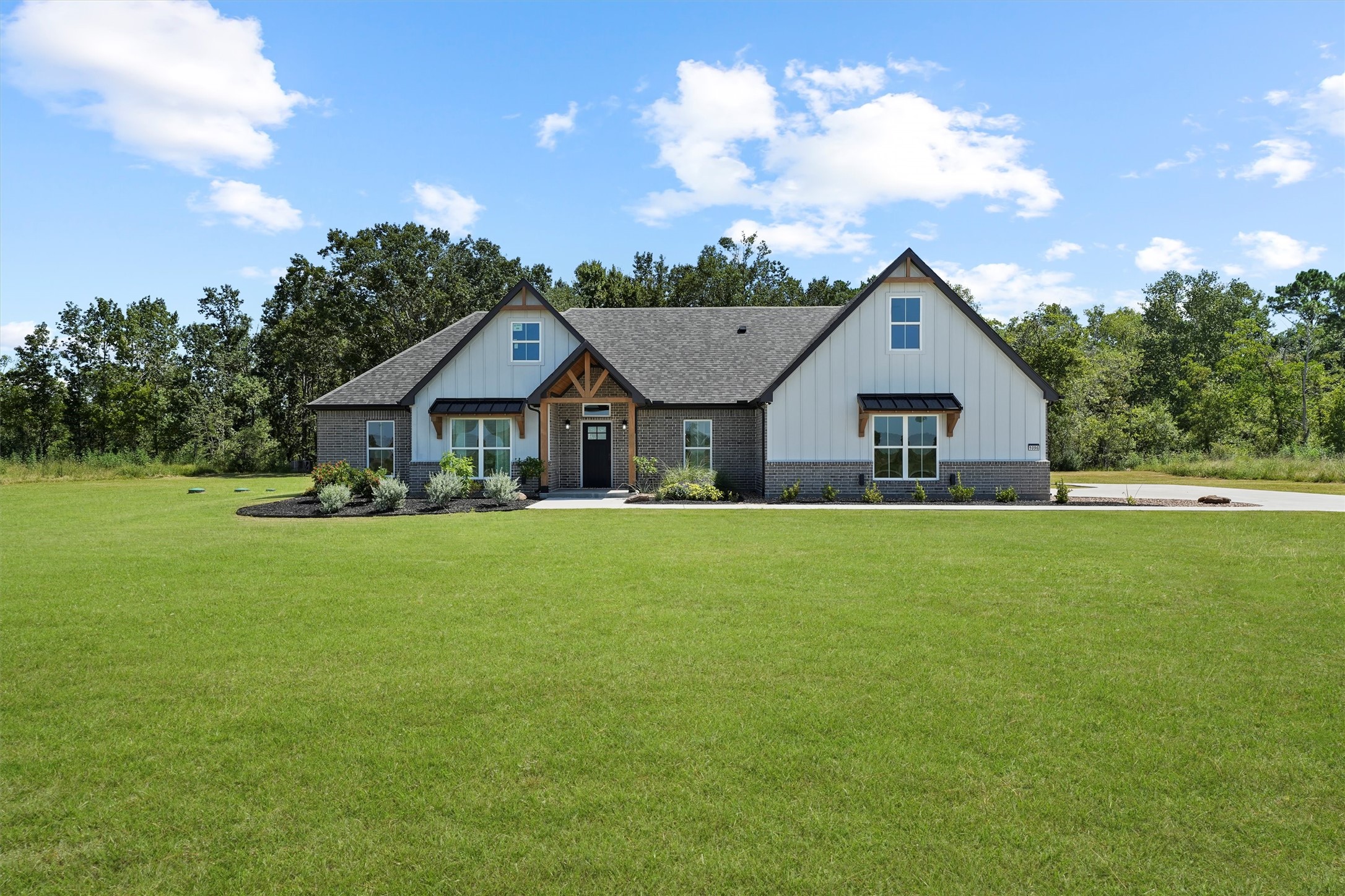 1096 Allie Lane Property Photo 1