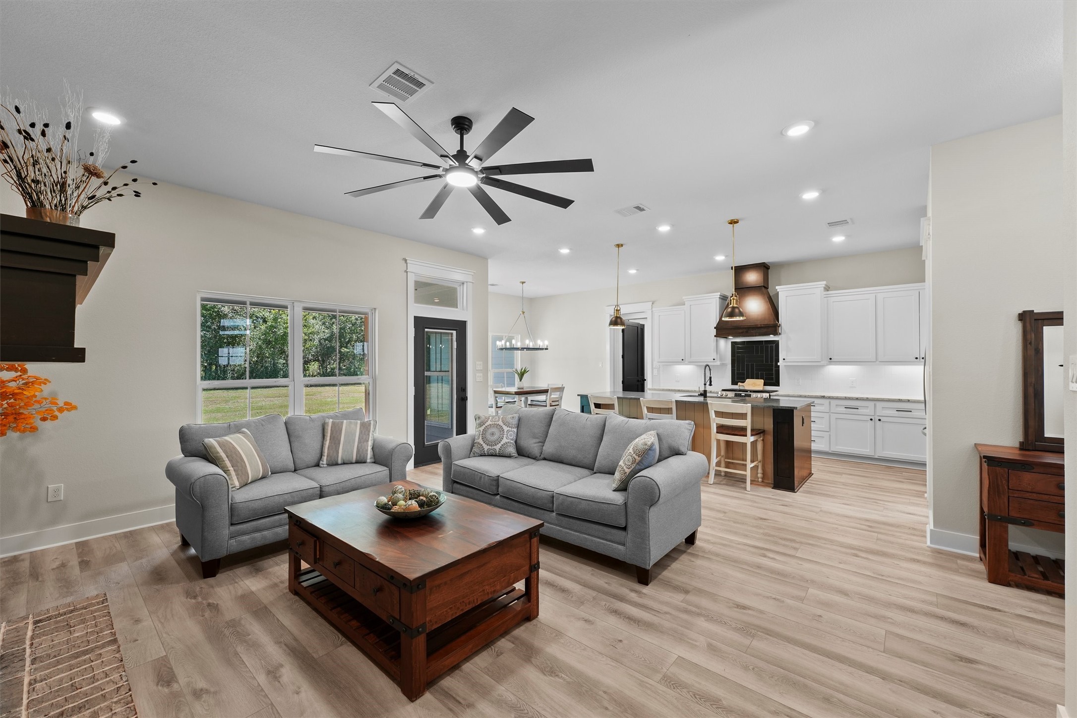 1096 Allie Lane Property Photo 4