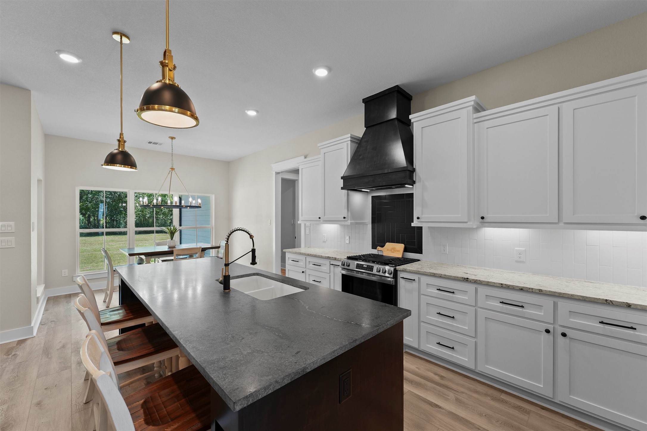 1096 Allie Lane Property Photo 10