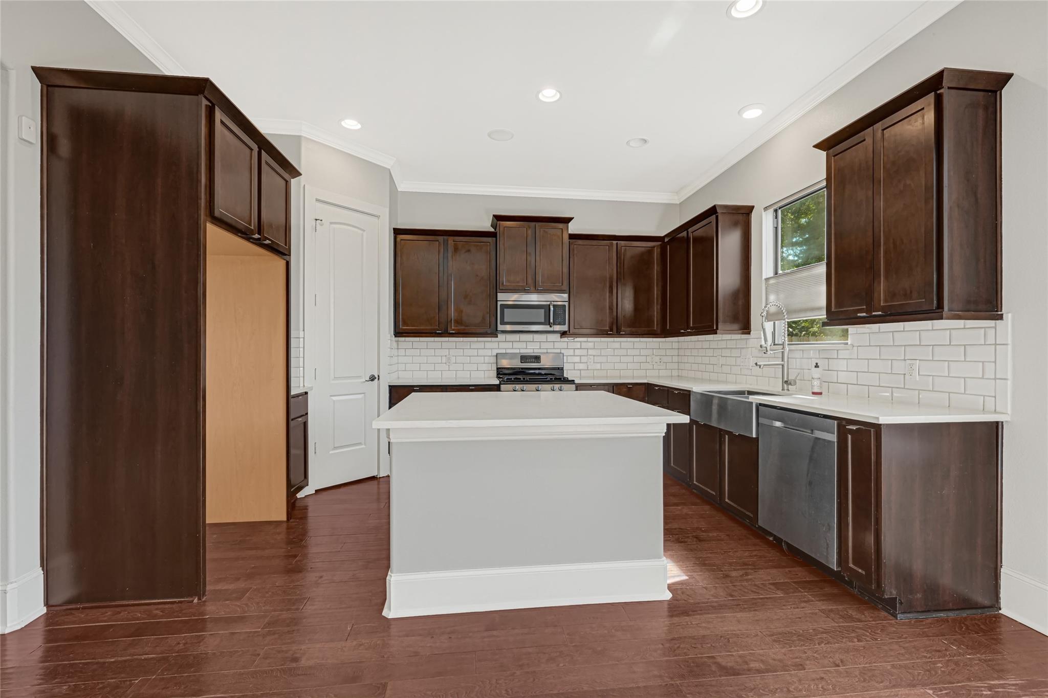 2110 Winbern Street Property Photo 7