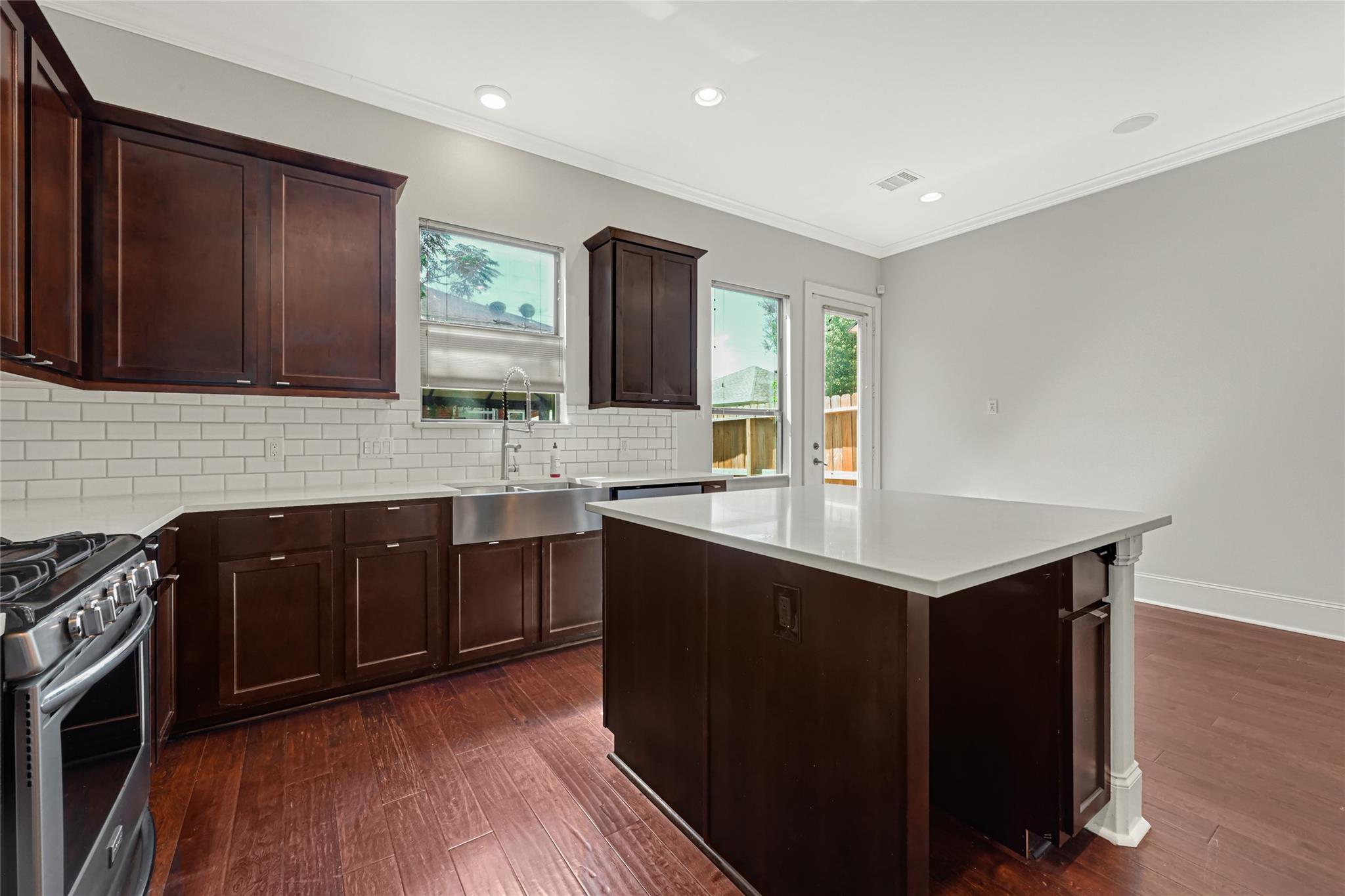 2110 Winbern Street Property Photo 8