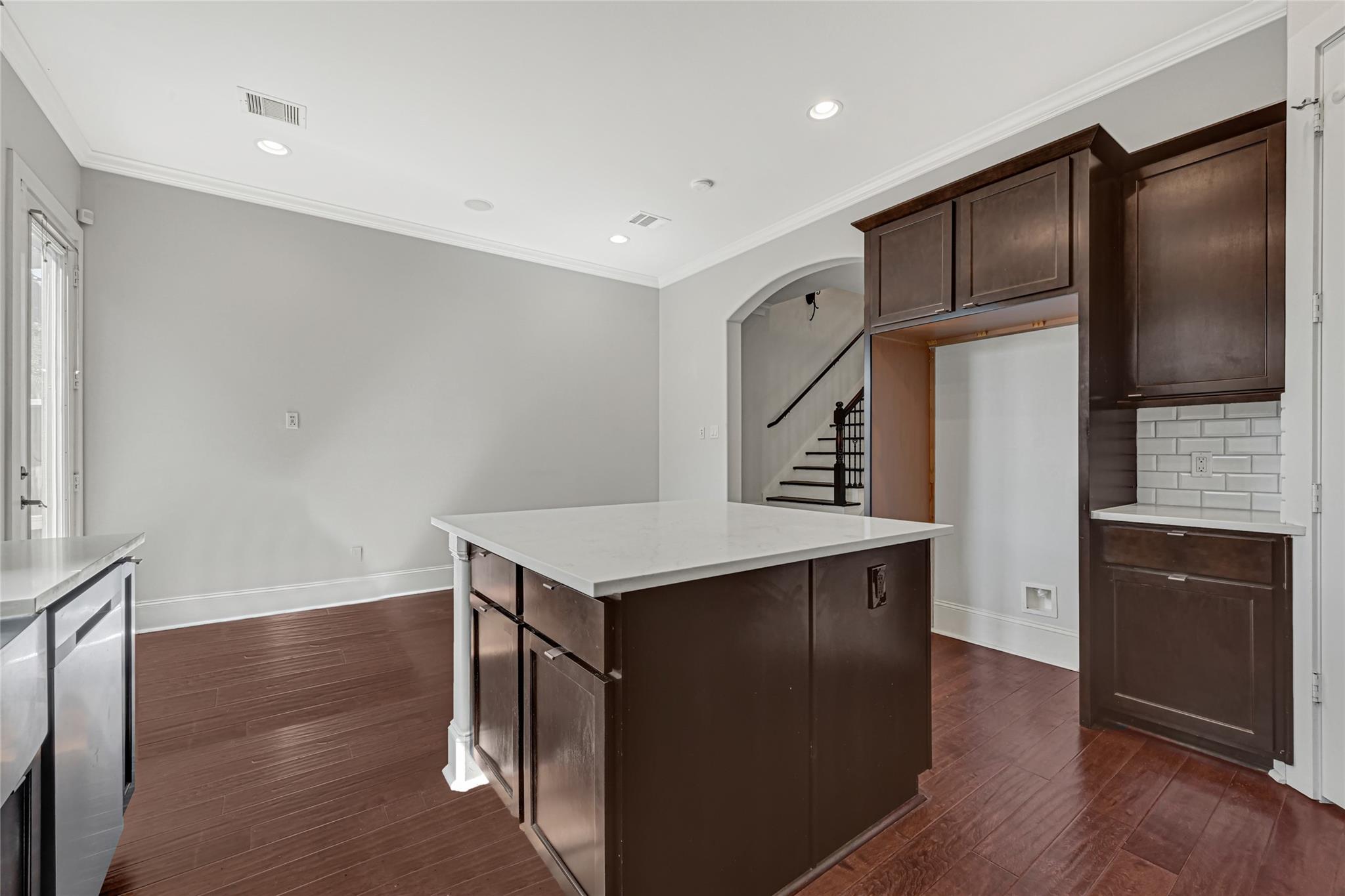 2110 Winbern Street Property Photo 9