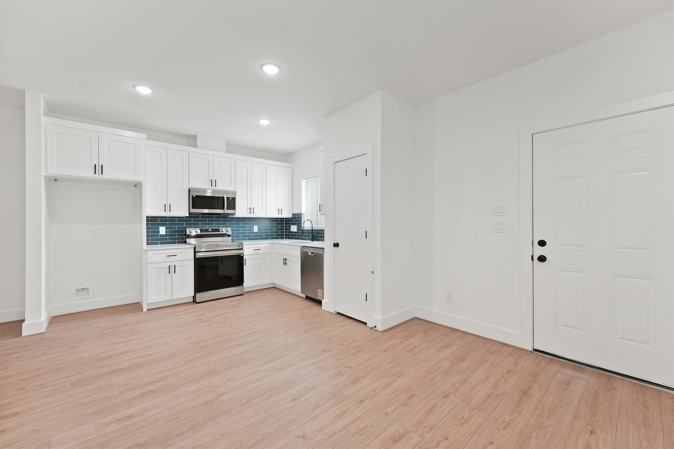 409 Calloway Street A-b Property Photo 11
