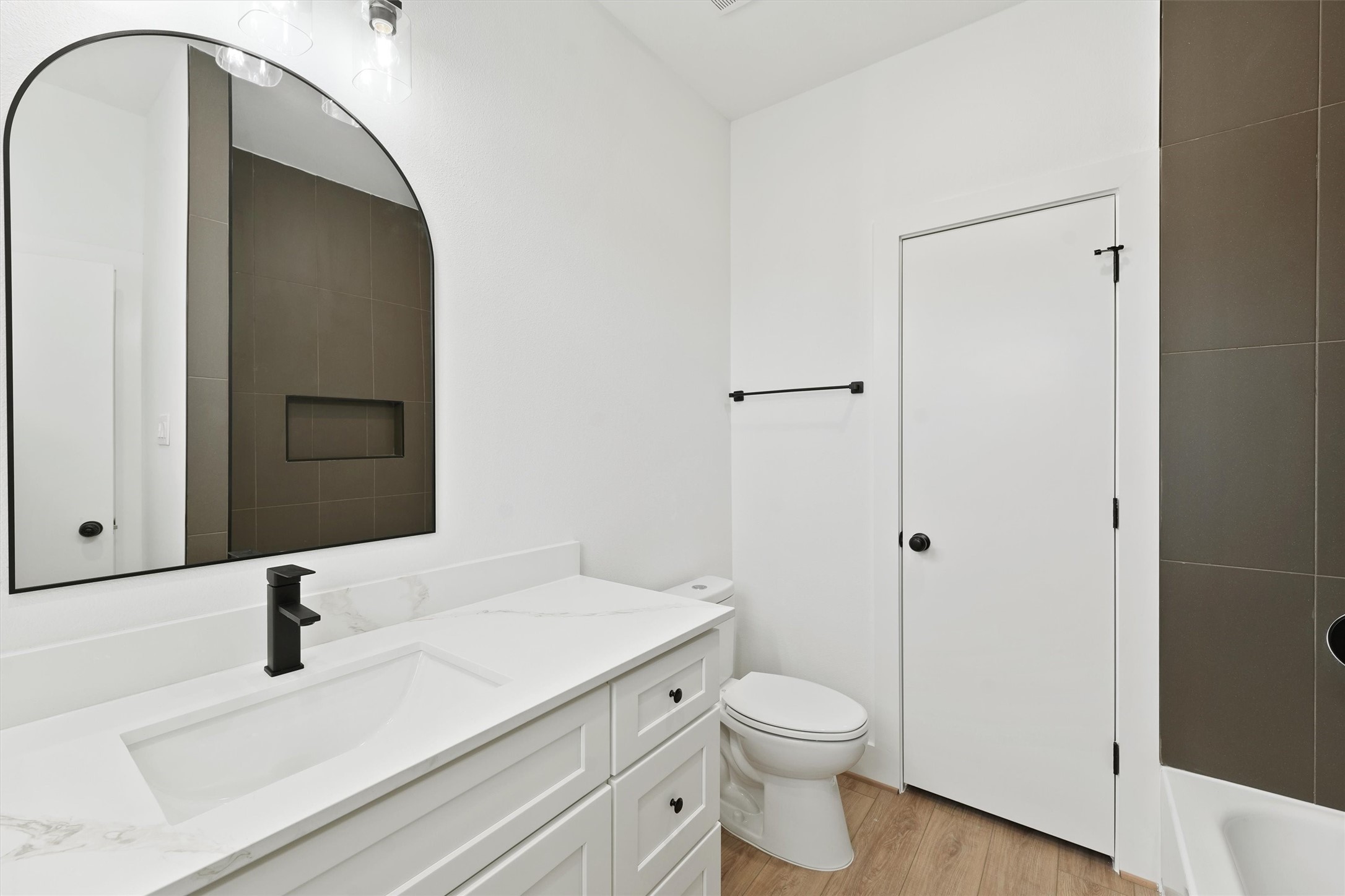 409 Calloway Street A-b Property Photo 16