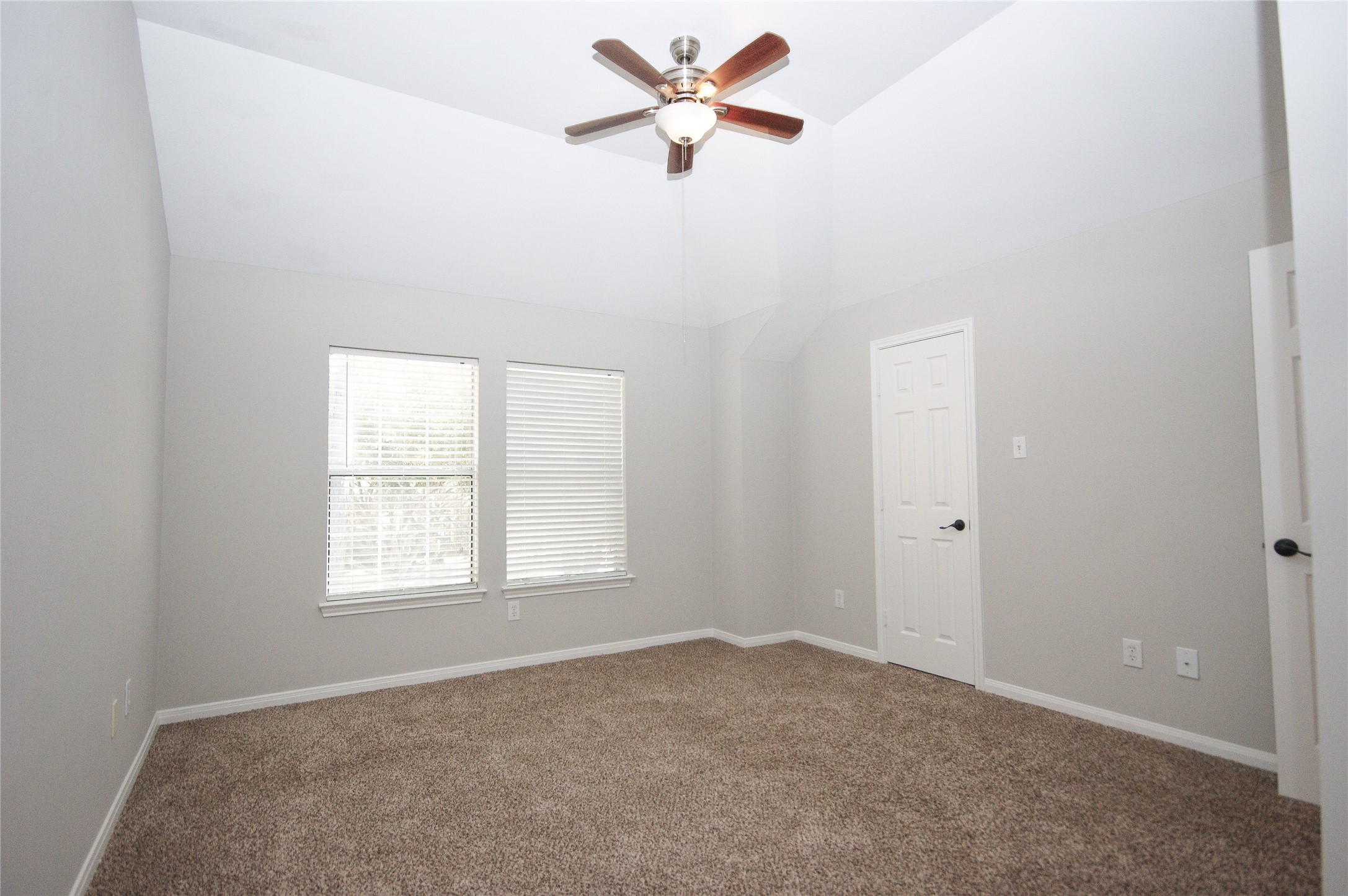 2905 Autumn Creek Drive Property Photo 14