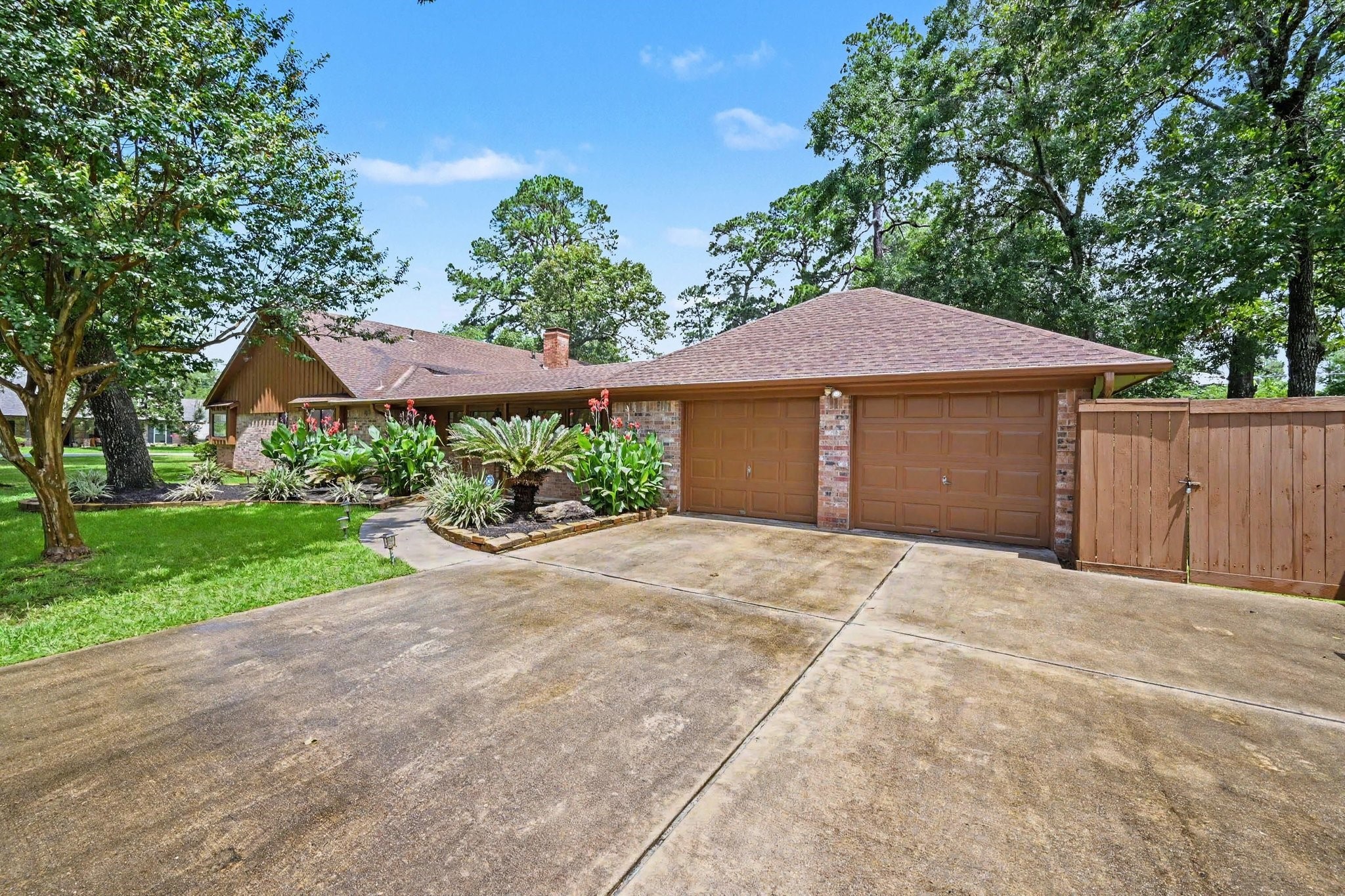 26222 Oakhurst Drive Property Photo 3