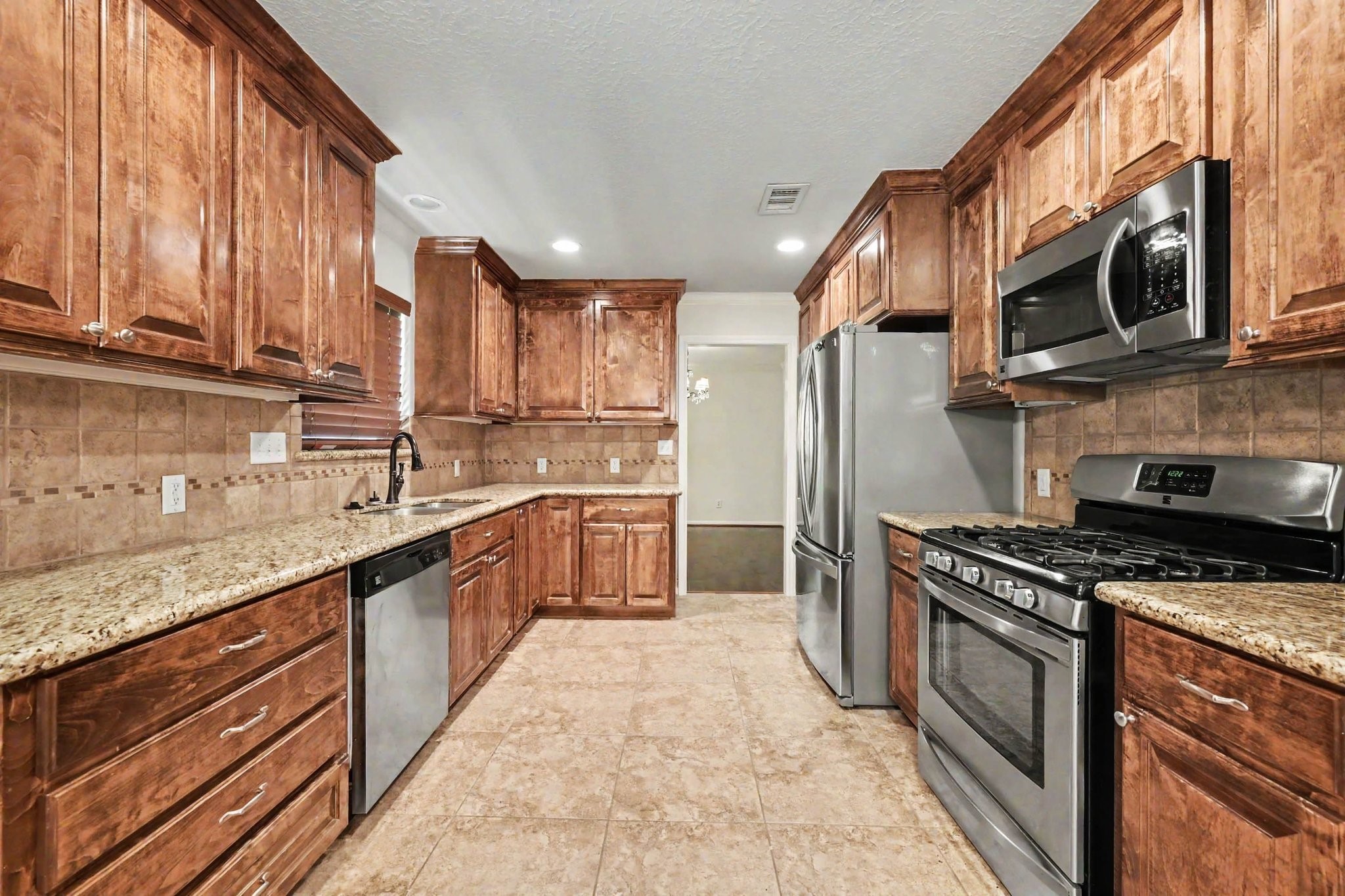 26222 Oakhurst Drive Property Photo 12