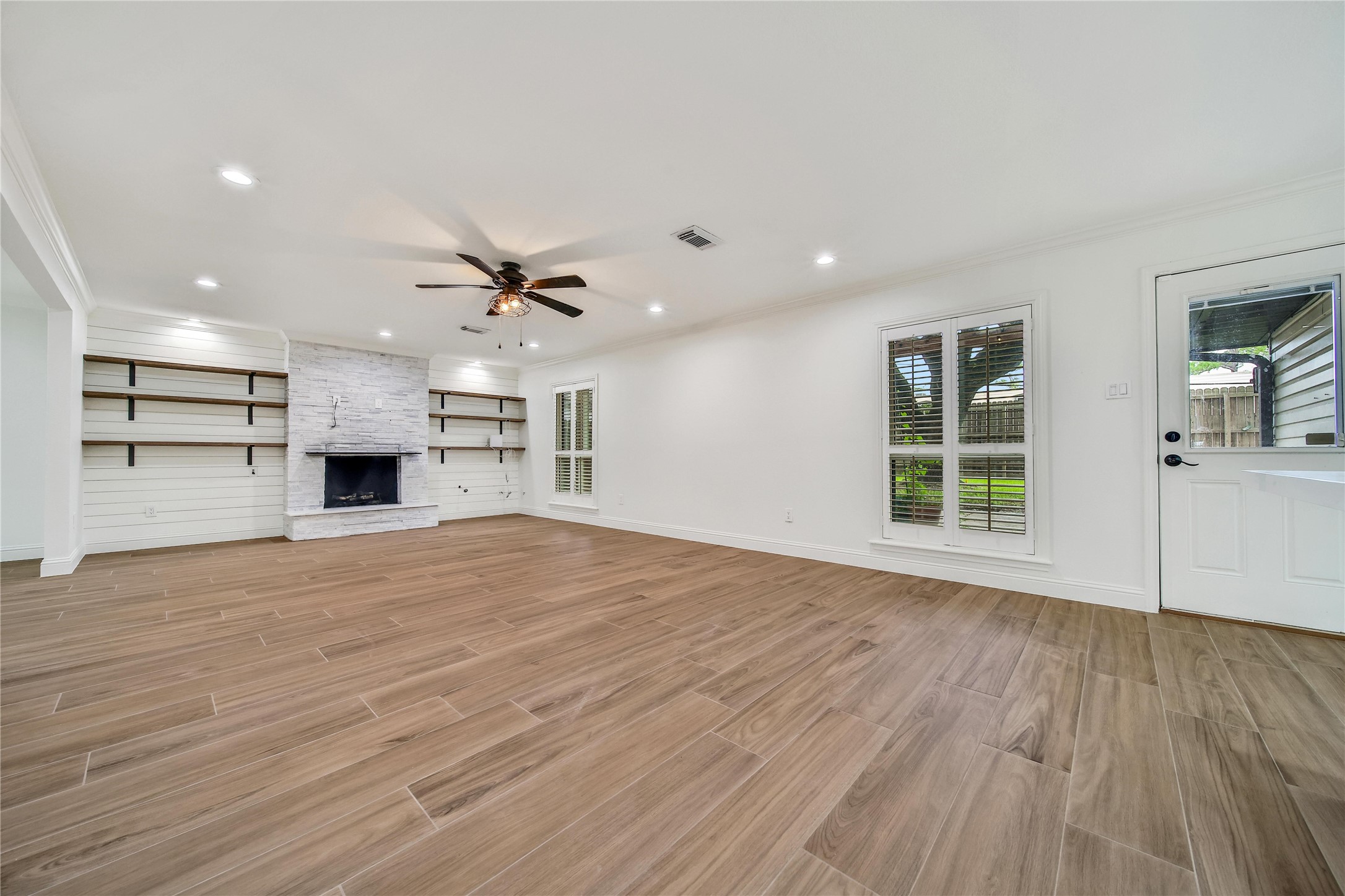950 Del Norte Street Property Photo 15