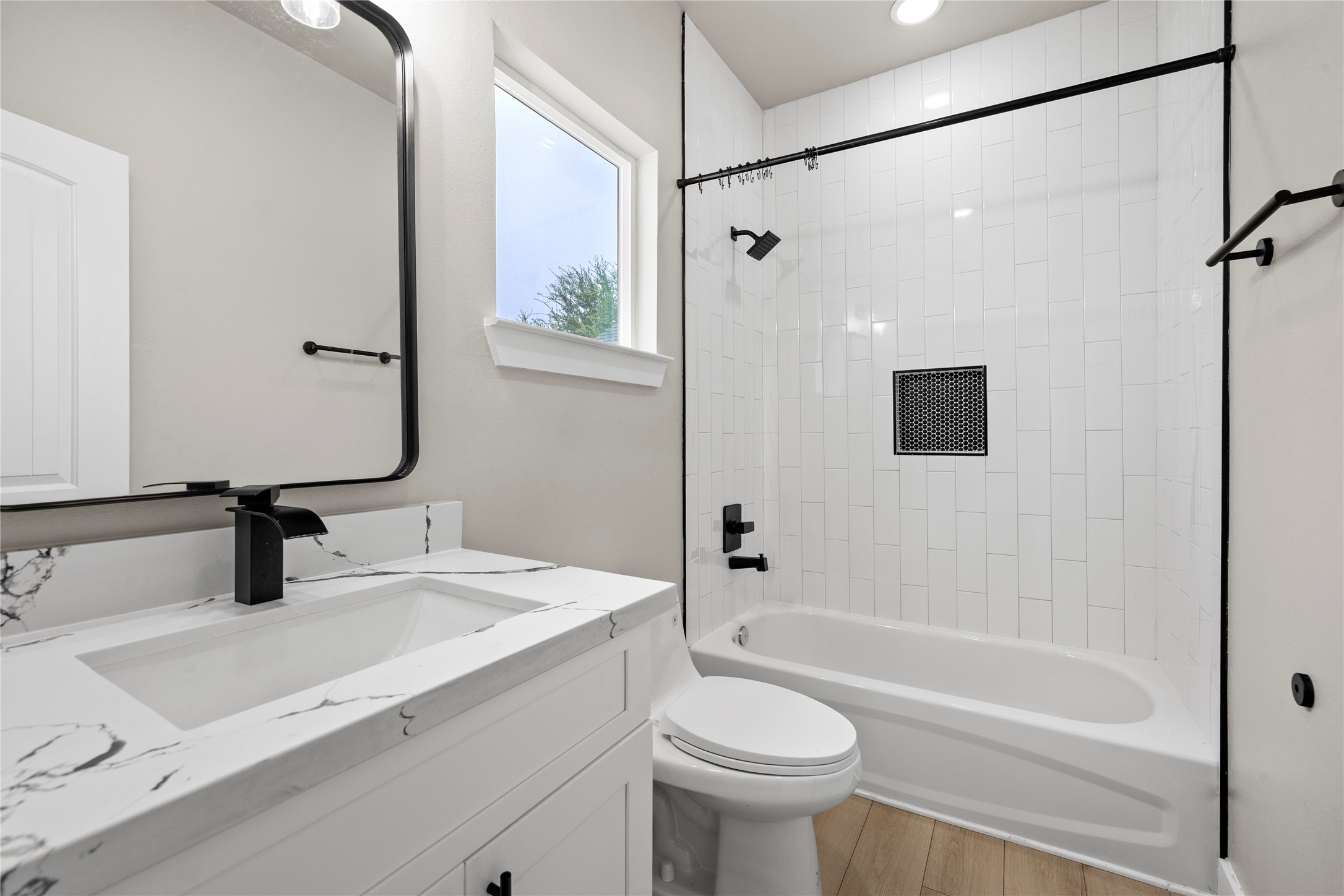 2406 Truxillo Street B Upper Property Photo 16
