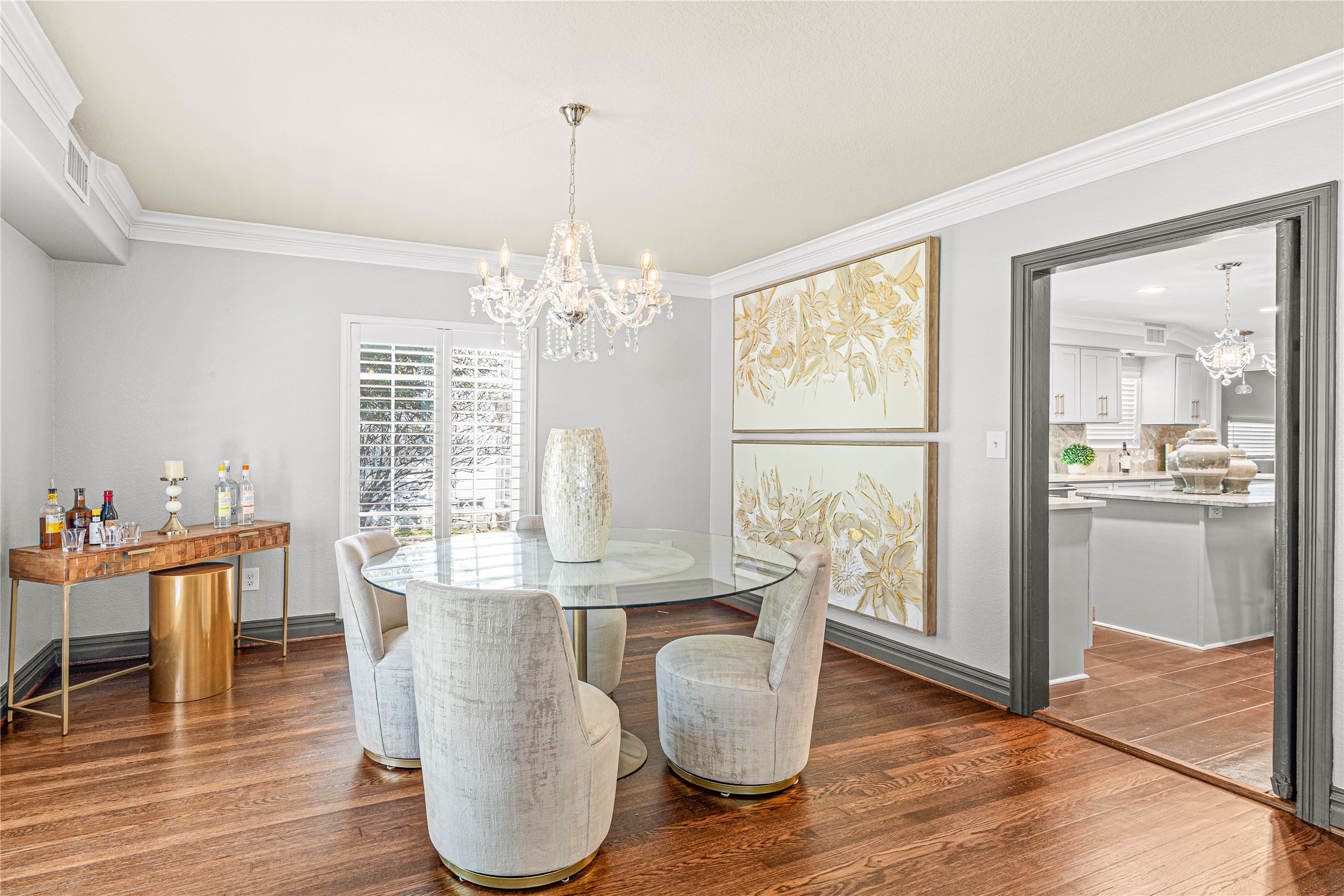 3217 Parkwood Drive Property Photo 5