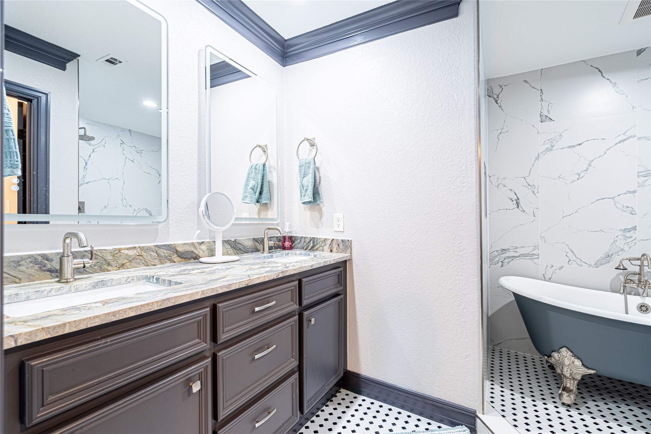 3217 Parkwood Drive Property Photo 16