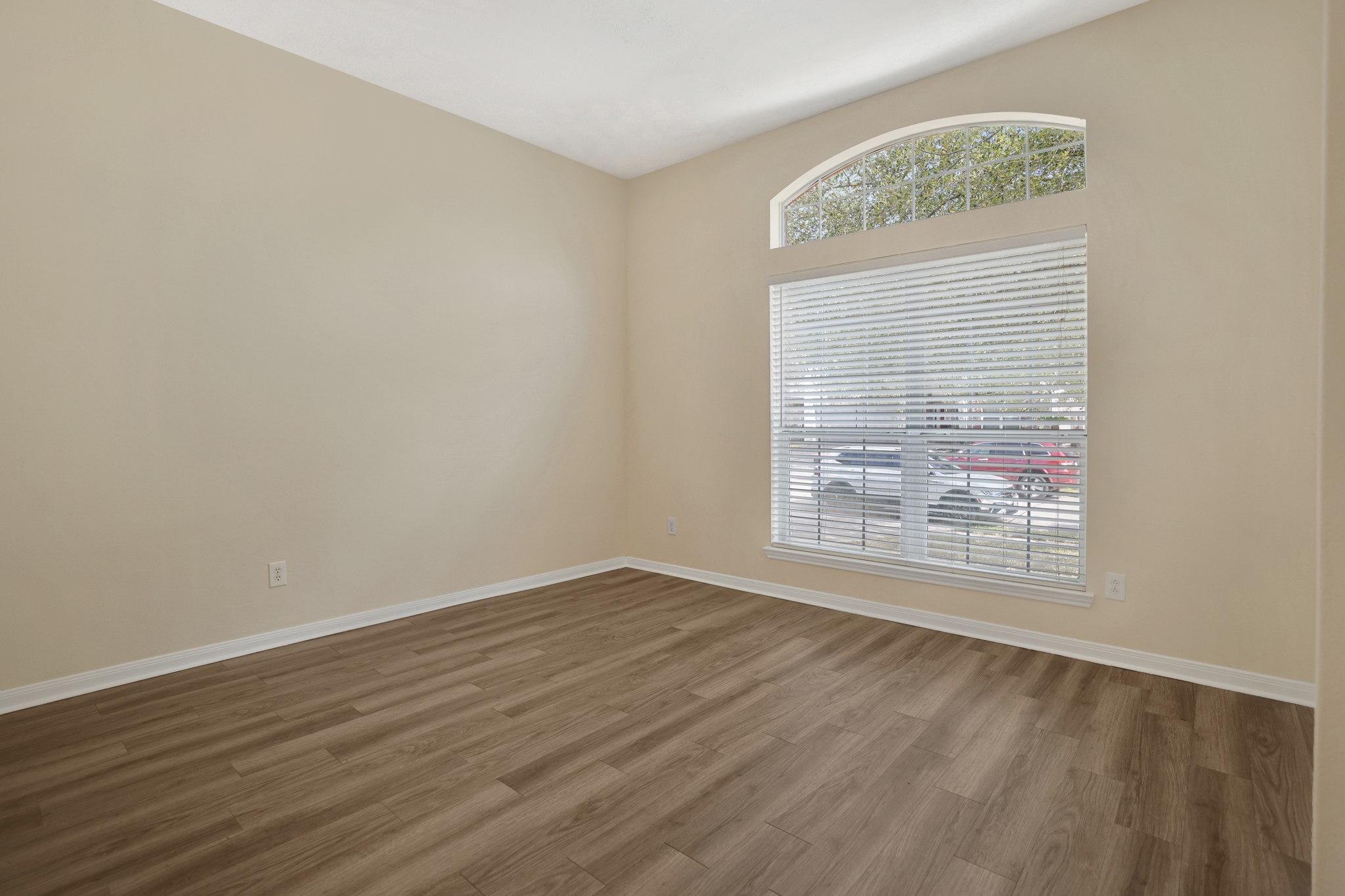21558 Duke Alexander Drive Property Photo 4