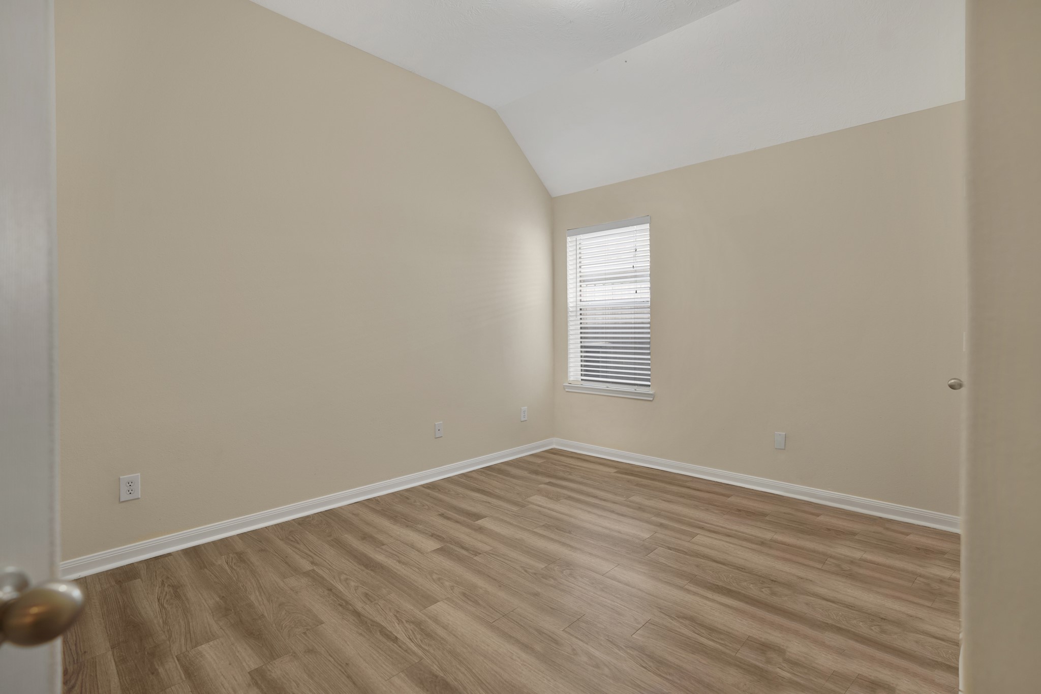 21558 Duke Alexander Drive Property Photo 9