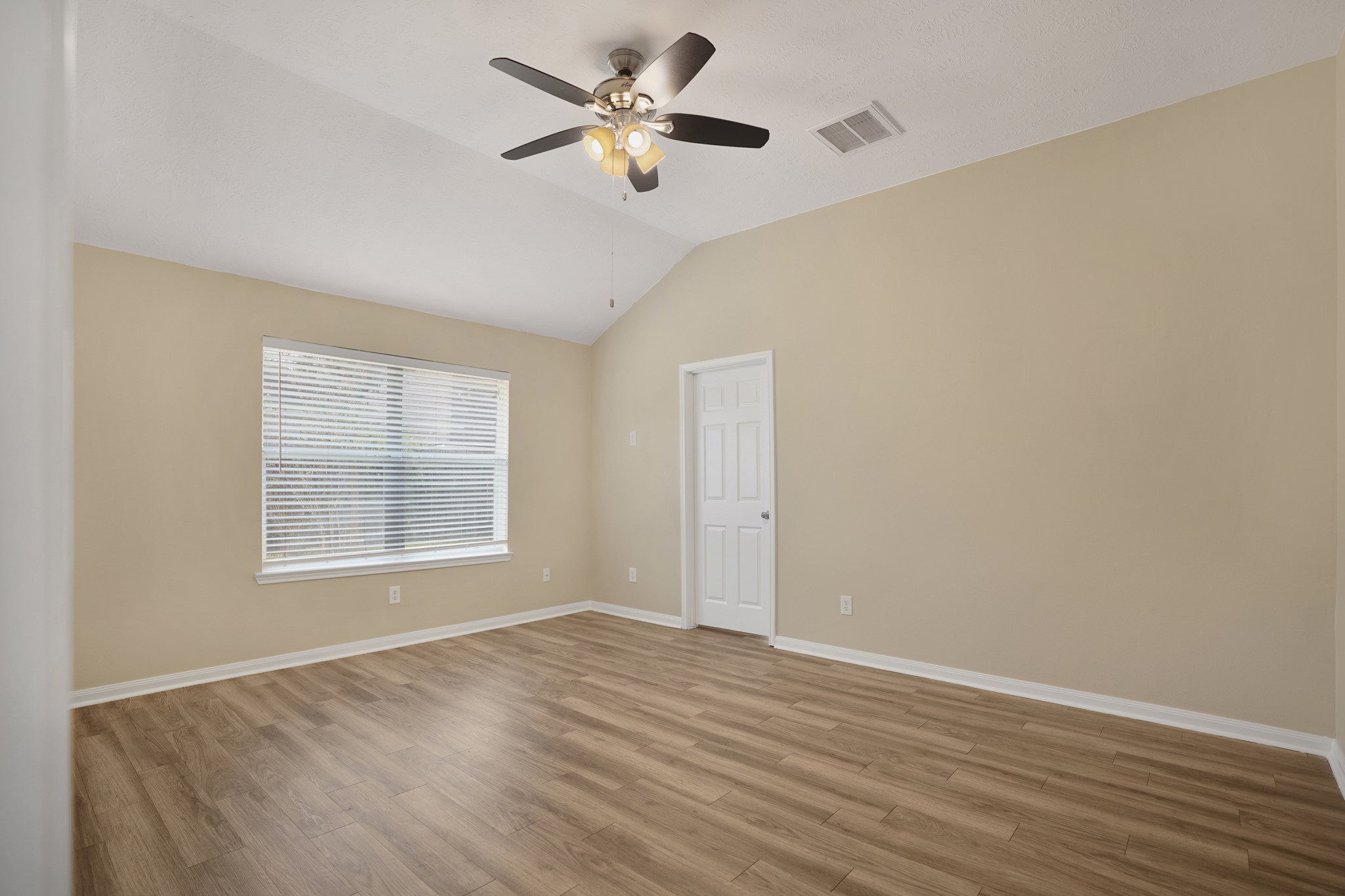 21558 Duke Alexander Drive Property Photo 10
