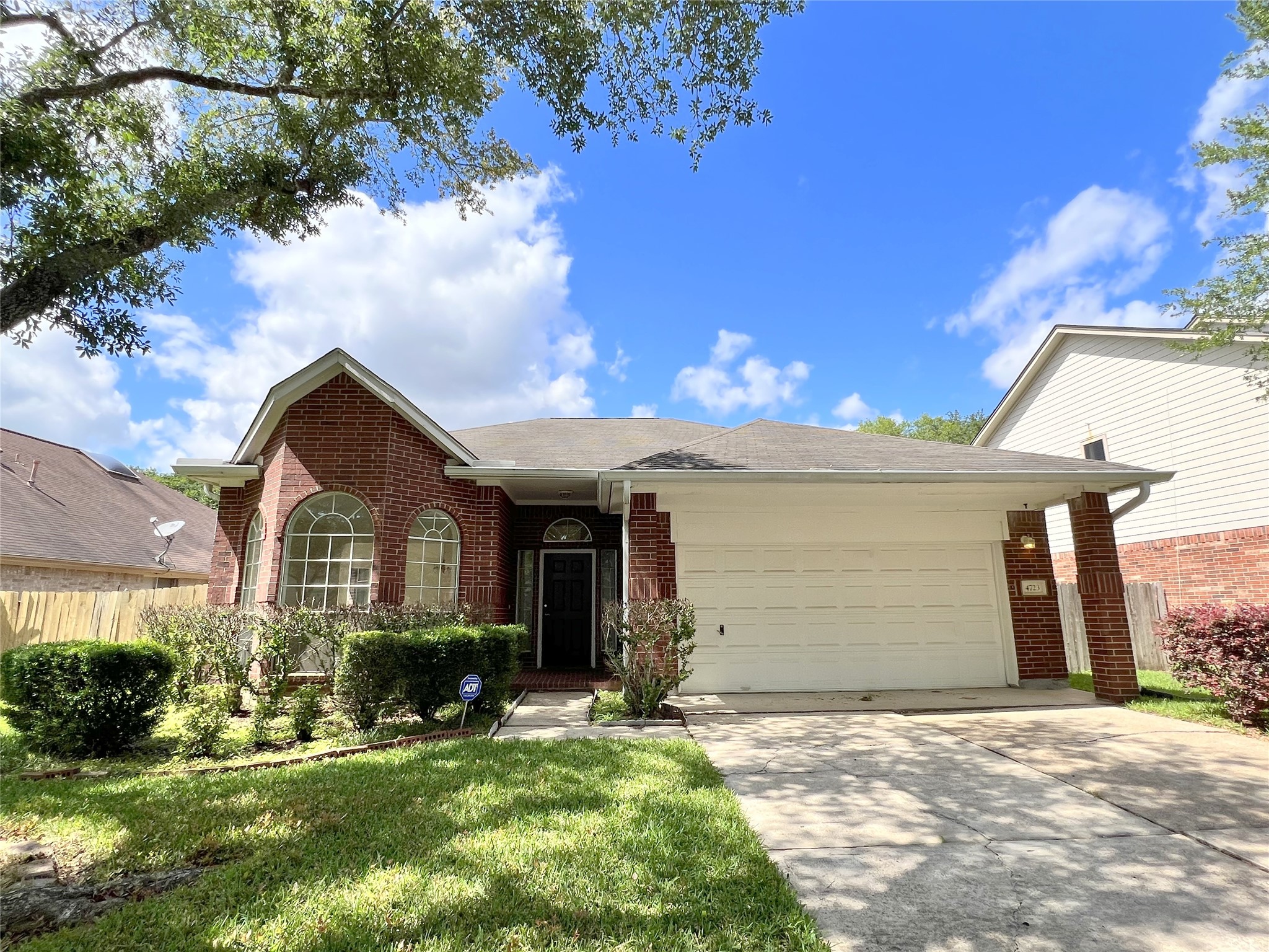 4723 Silverlake Drive Property Photo 1