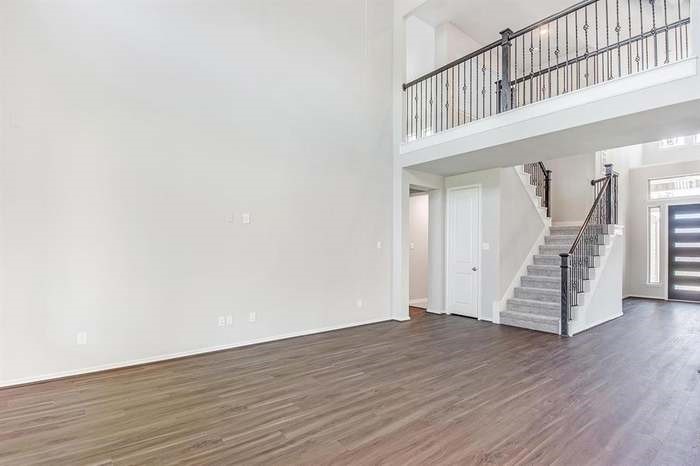 25435 Kidwiler Drive Property Photo 4
