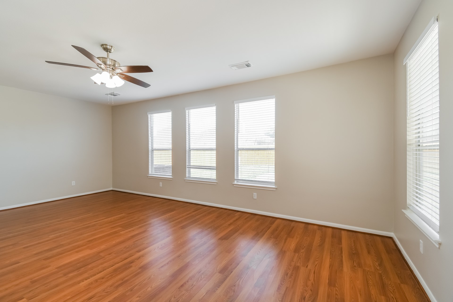 1060 Cabot Cove Property Photo 4