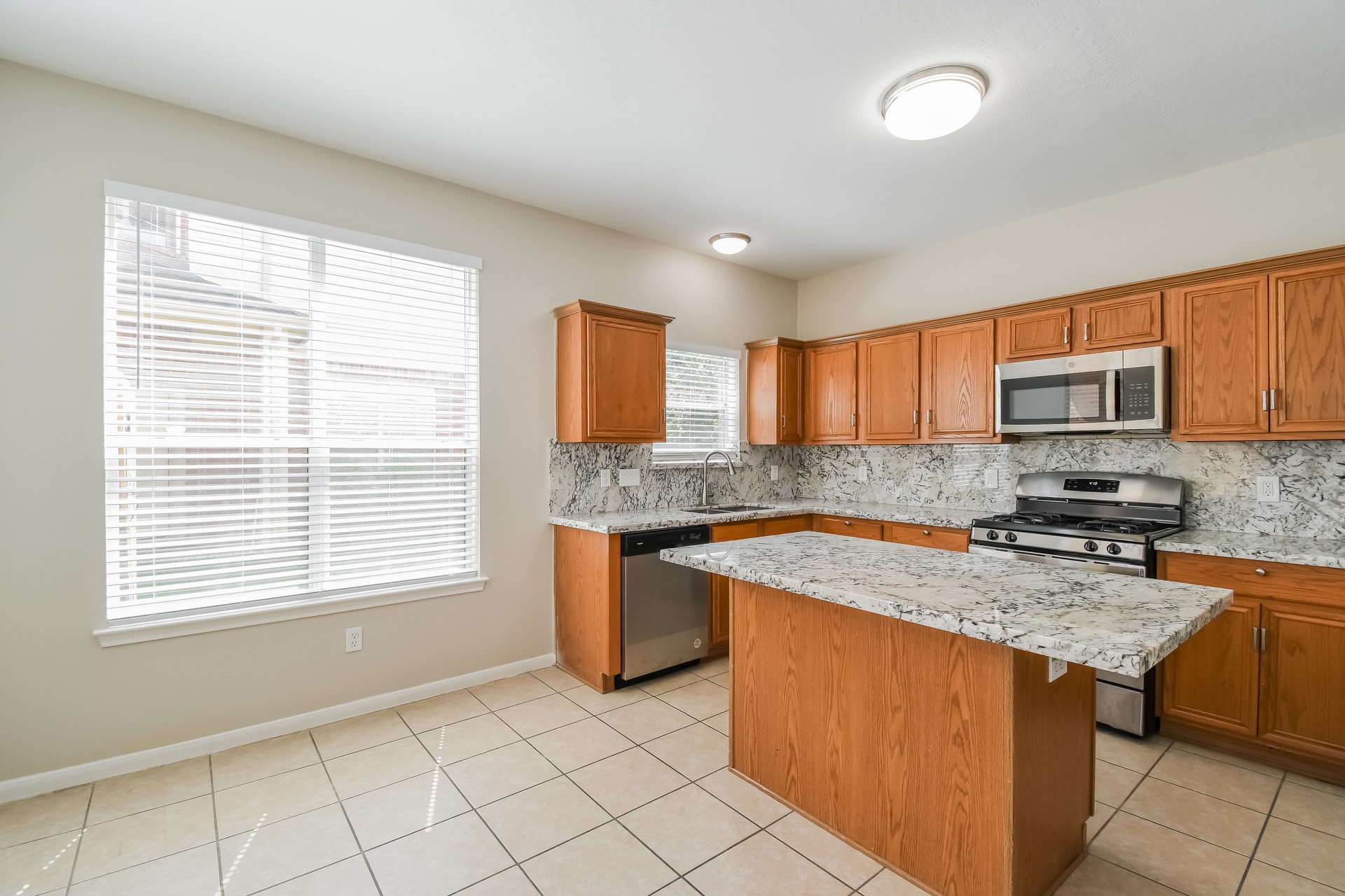 1060 Cabot Cove Property Photo 7