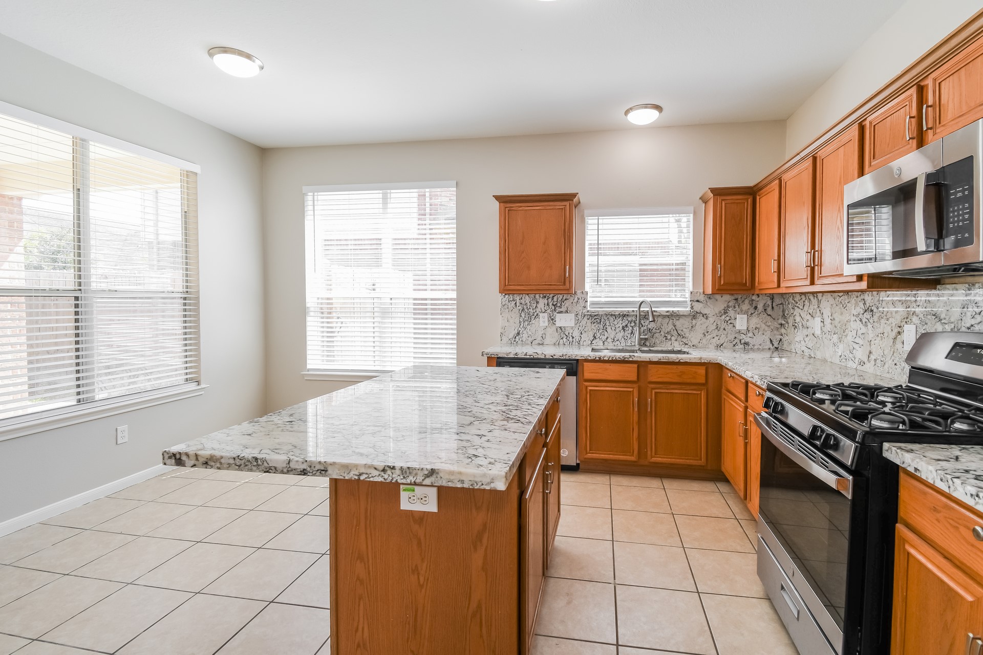 1060 Cabot Cove Property Photo 8