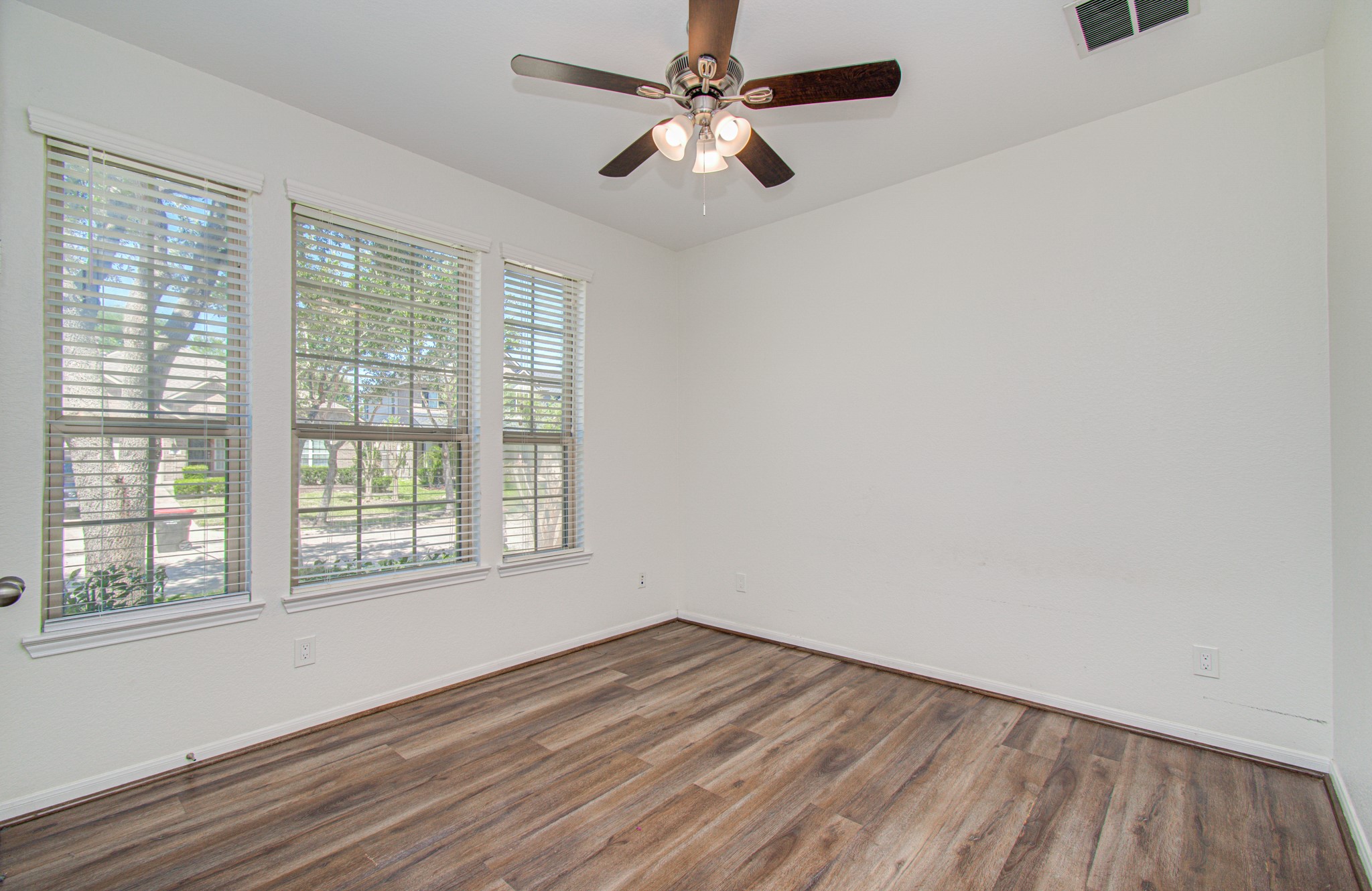 6030 Clymer Meadow Property Photo 8