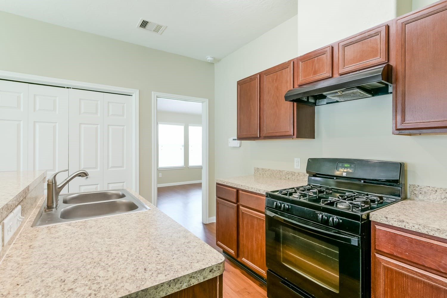 12022 Gregory Crossing Way Property Photo 10