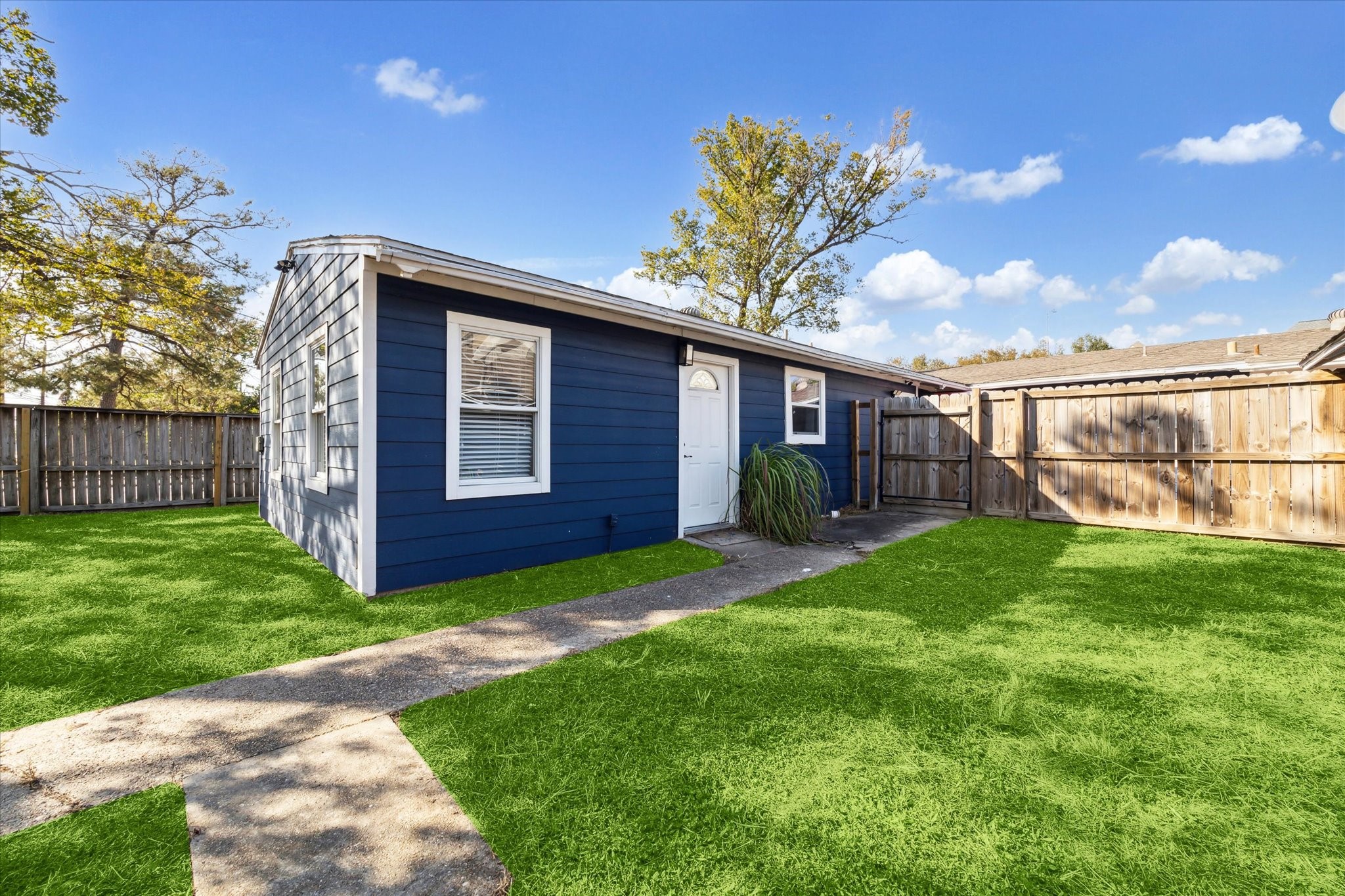 1147 Du Barry Lane B Property Photo 1