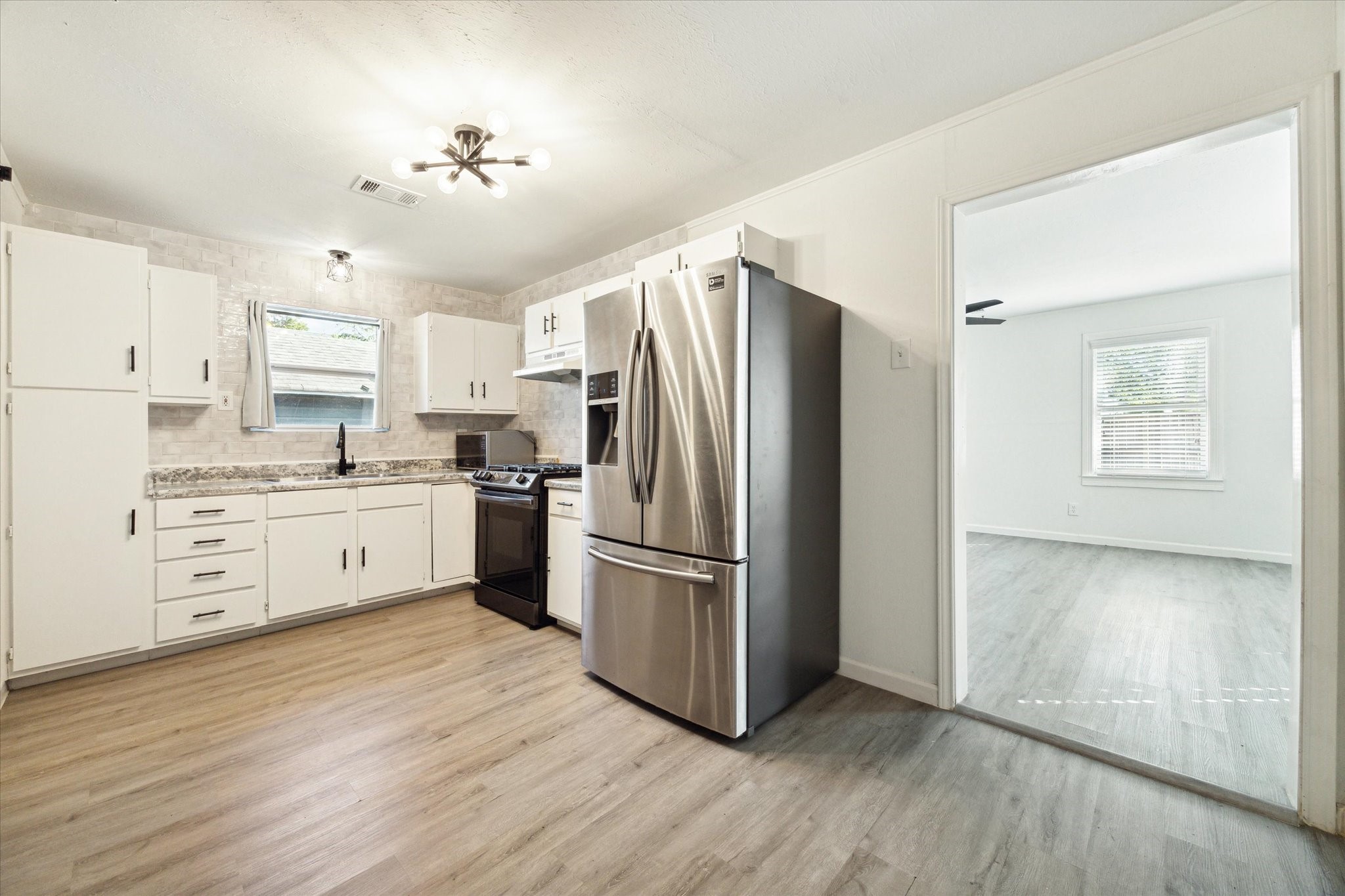 1147 Du Barry Lane B Property Photo 3