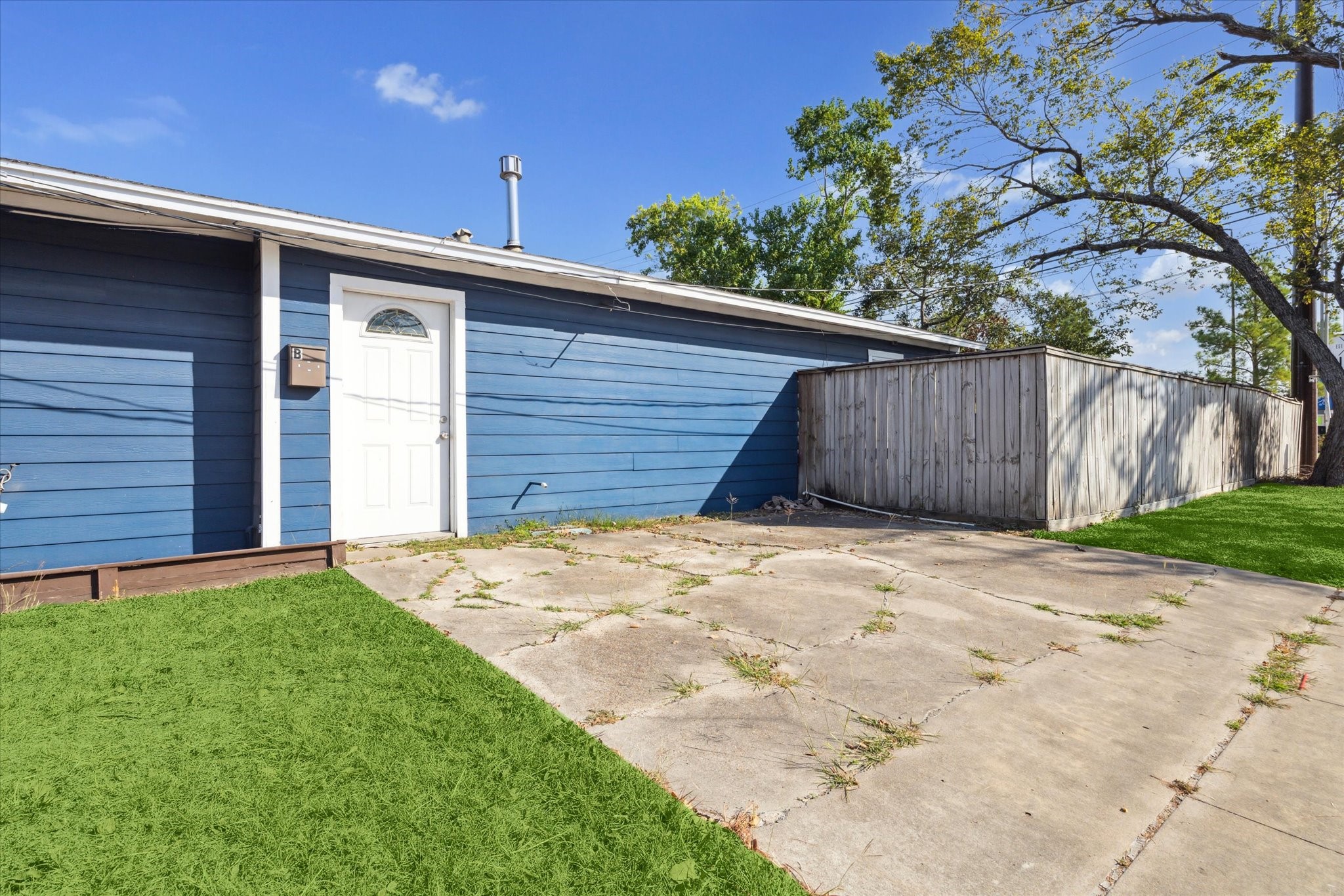 1147 Du Barry Lane B Property Photo 10