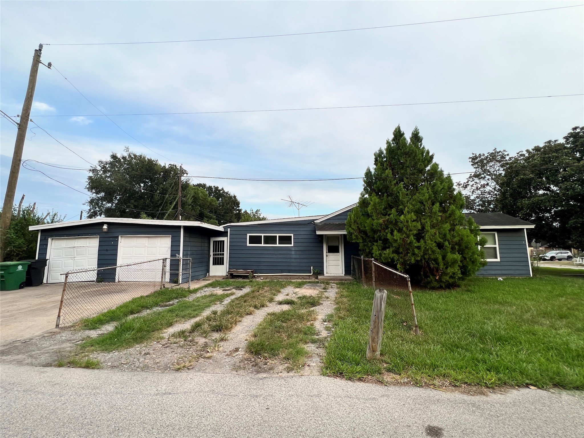4003 Erby Street Property Photo 2