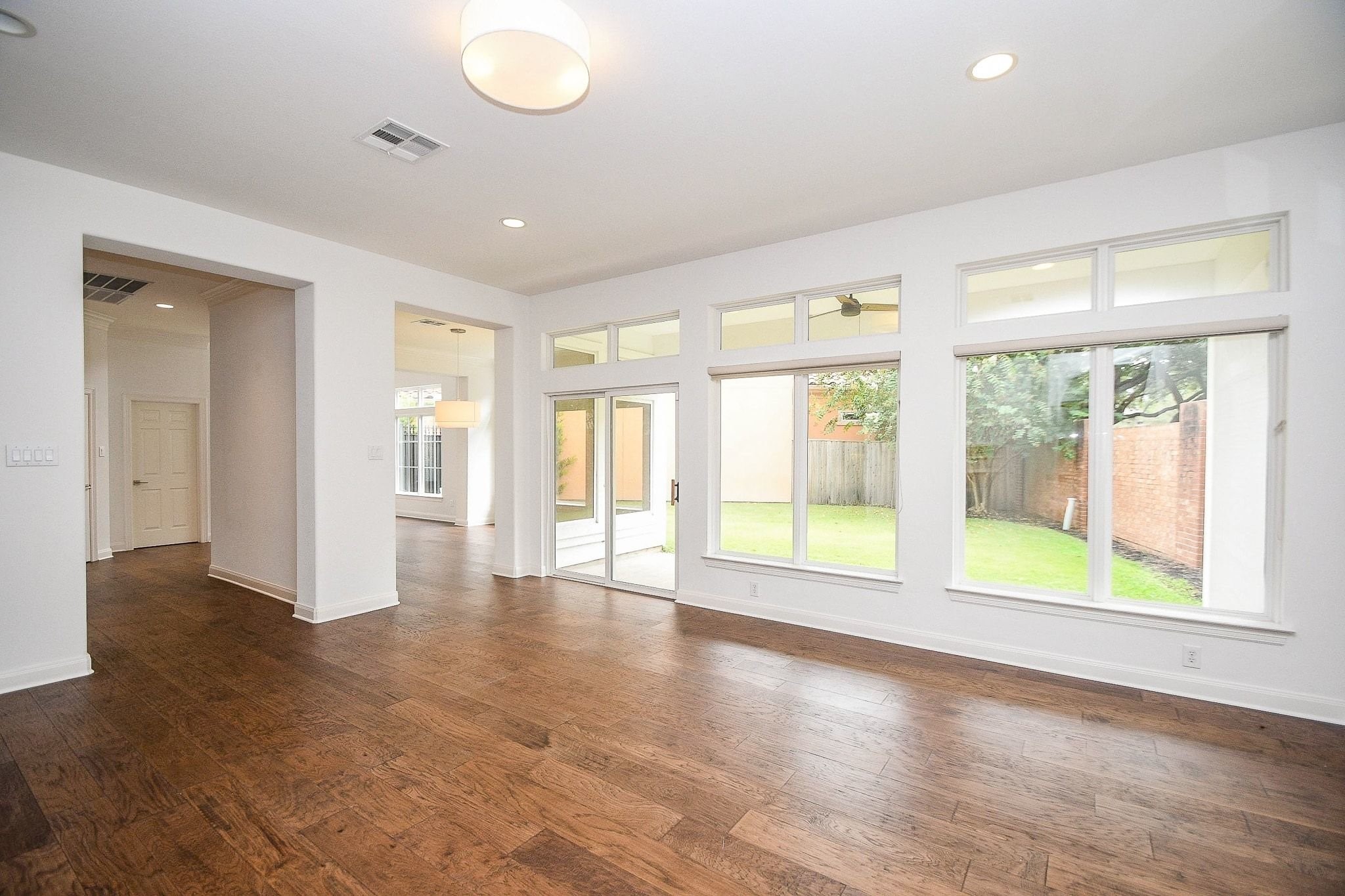 2826 Tudor Manor Property Photo 6