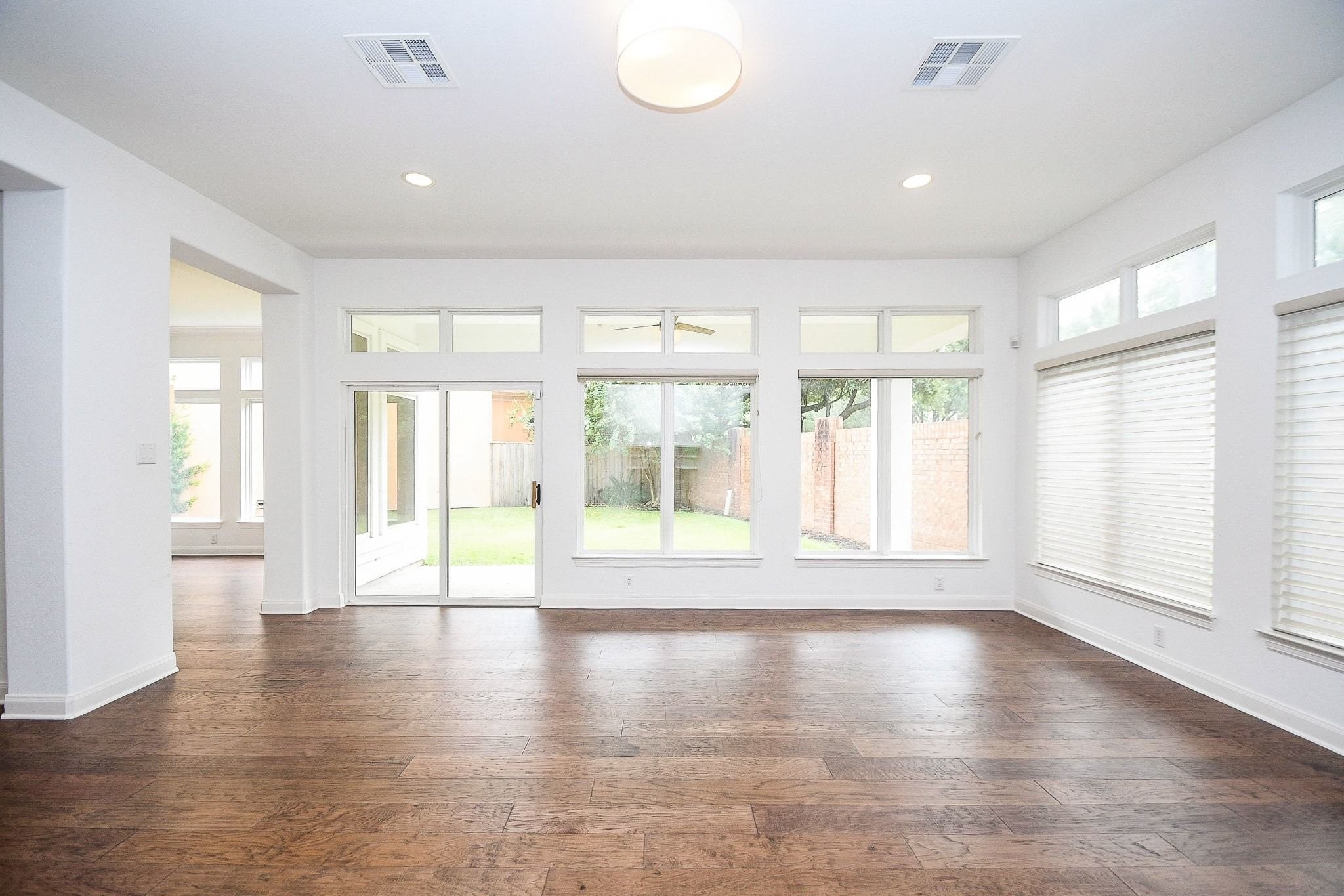 2826 Tudor Manor Property Photo 7