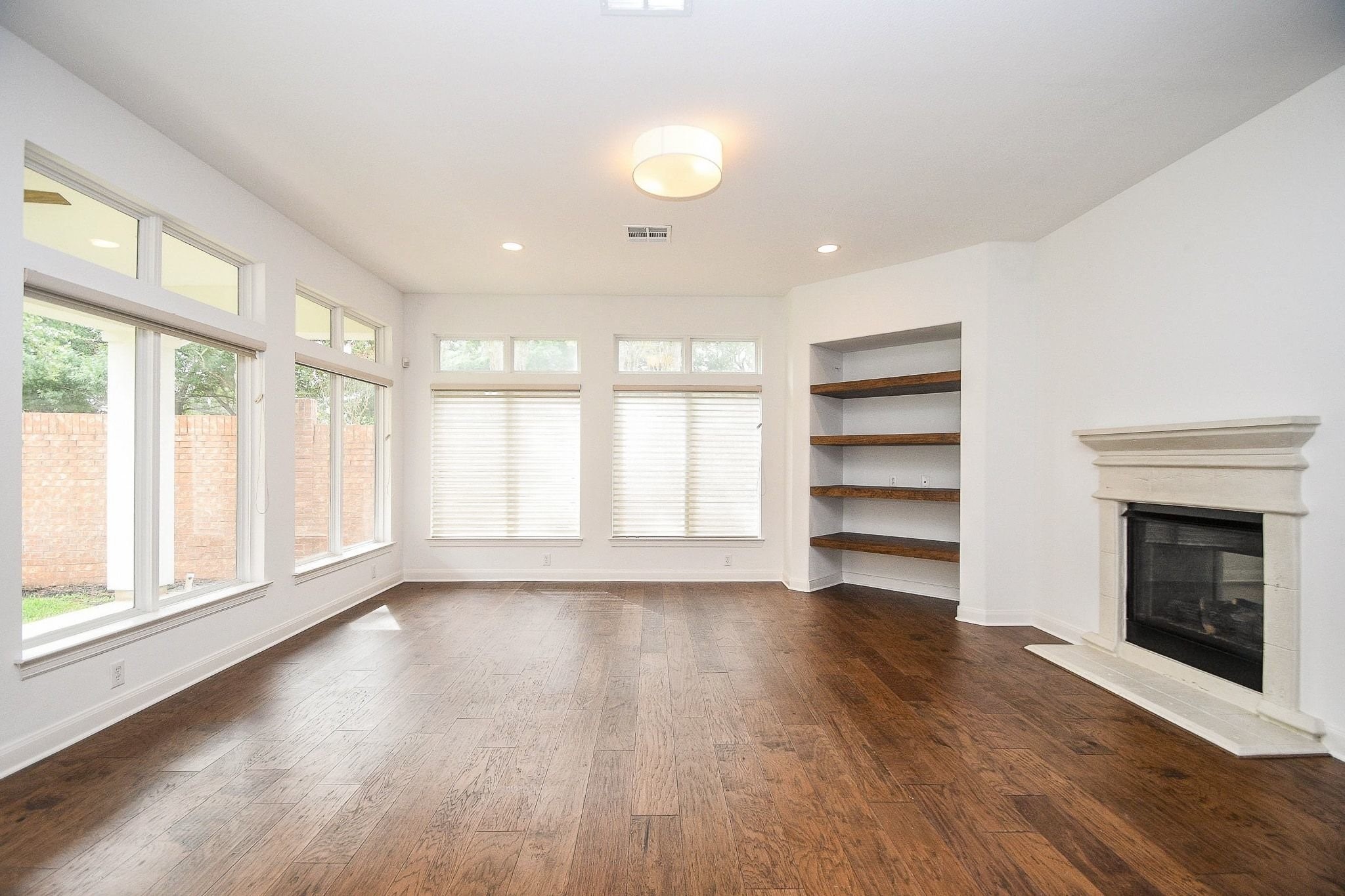2826 Tudor Manor Property Photo 8