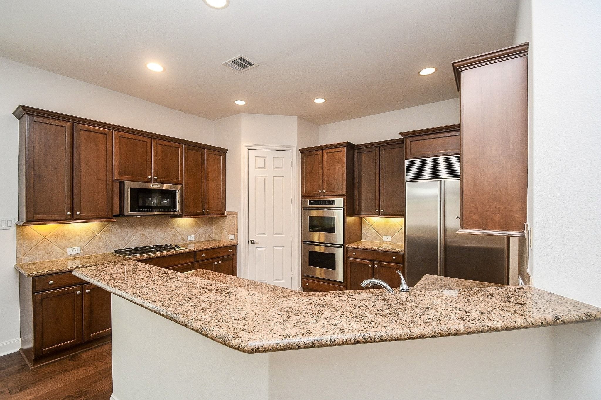 2826 Tudor Manor Property Photo 13
