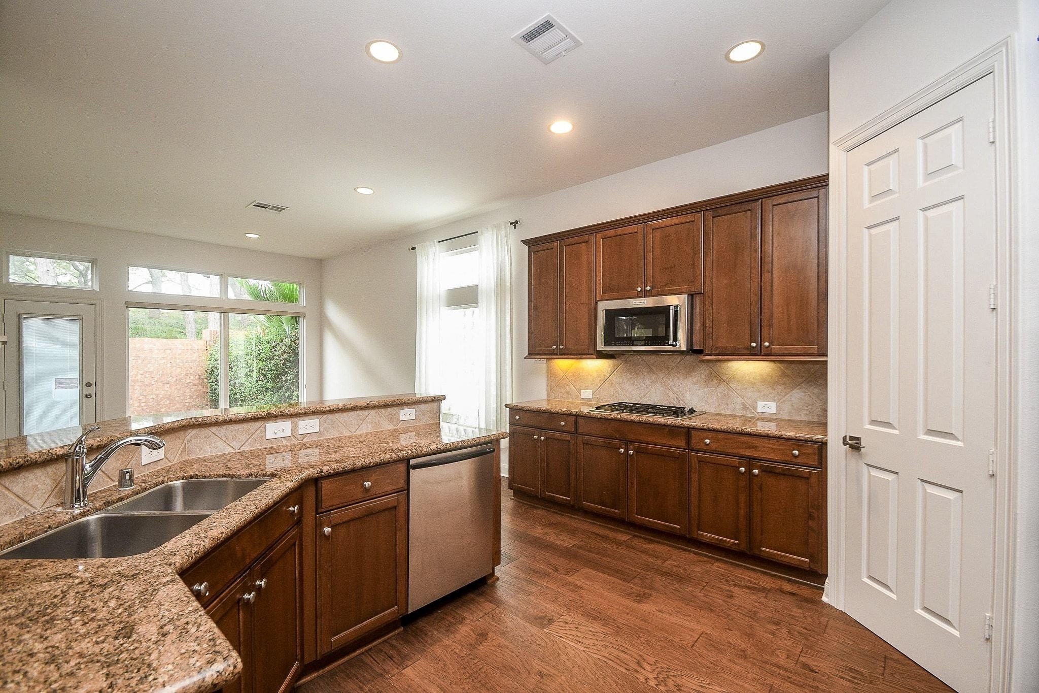2826 Tudor Manor Property Photo 14