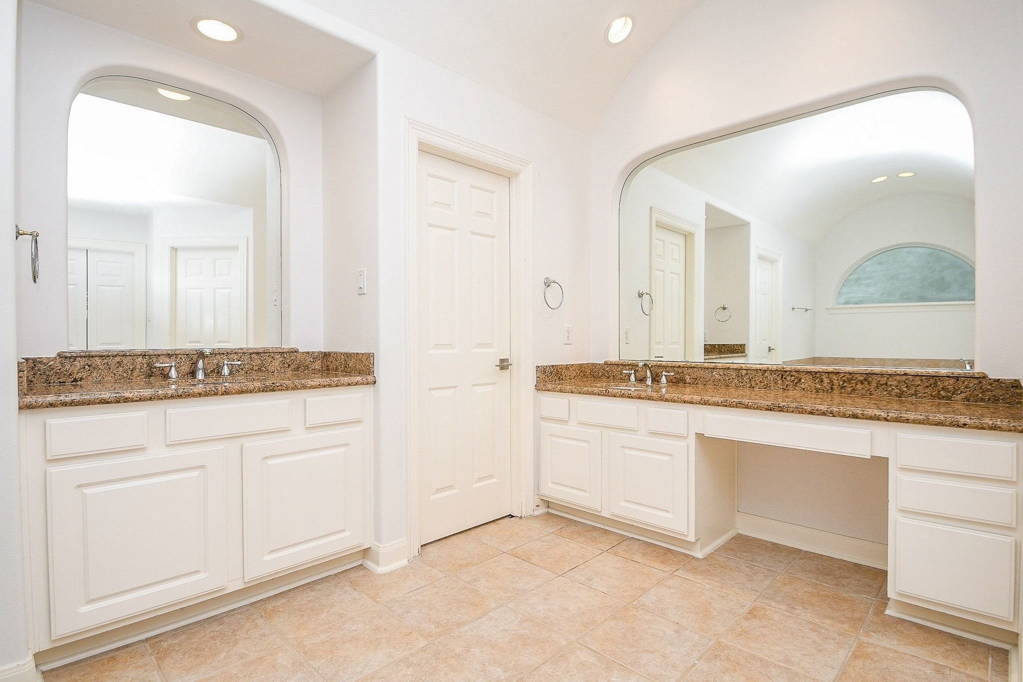 2826 Tudor Manor Property Photo 22