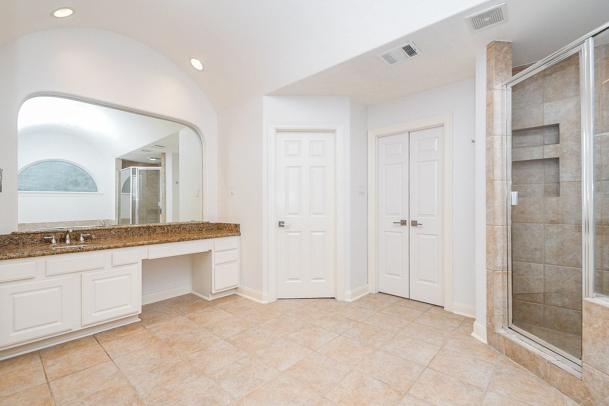 2826 Tudor Manor Property Photo 24
