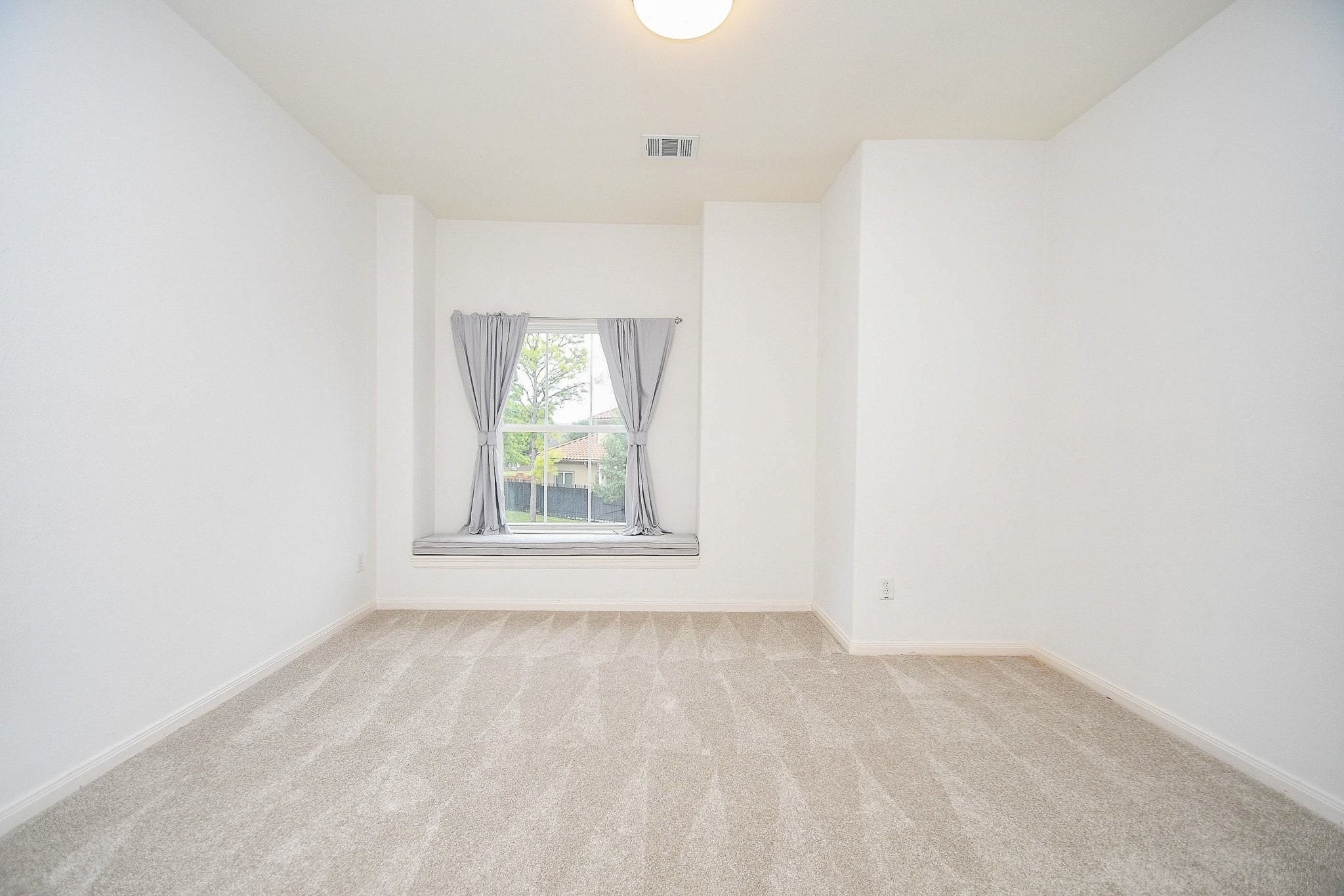2826 Tudor Manor Property Photo 29