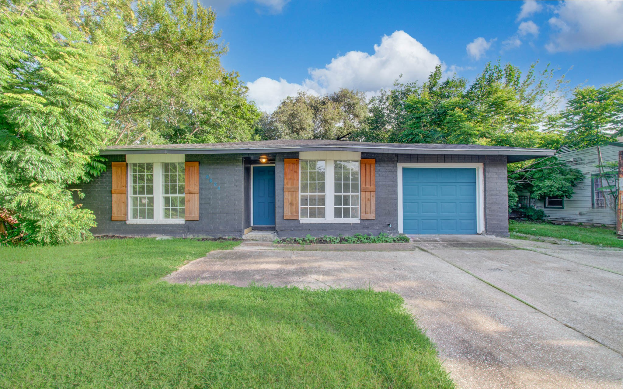5634 Ridgeway Drive Property Photo 4