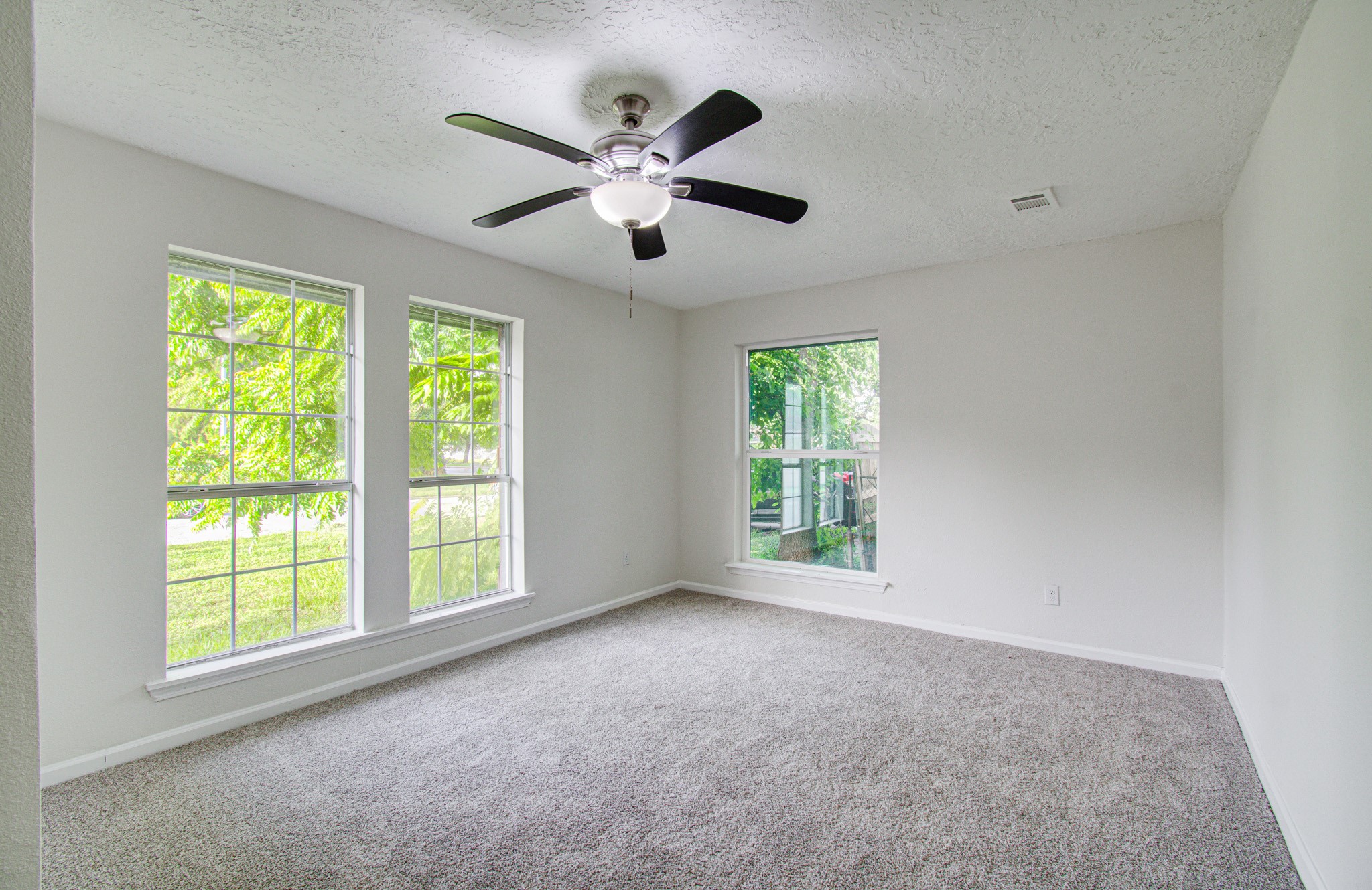 5634 Ridgeway Drive Property Photo 7