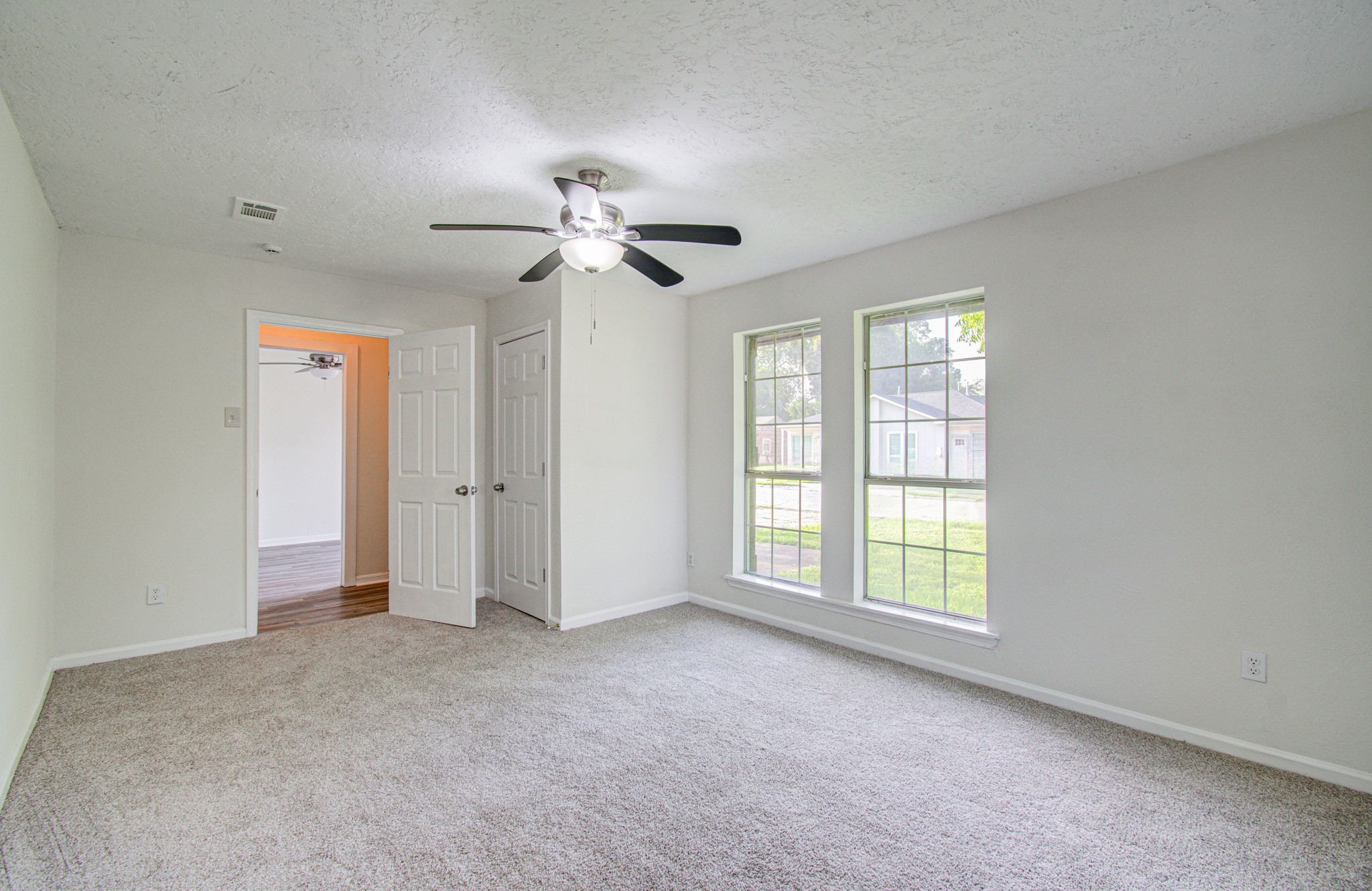 5634 Ridgeway Drive Property Photo 8