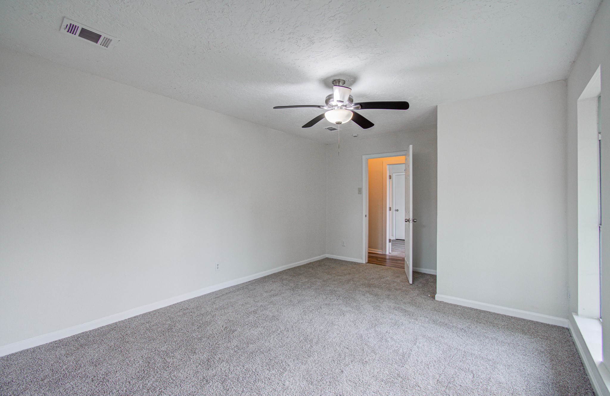 5634 Ridgeway Drive Property Photo 9