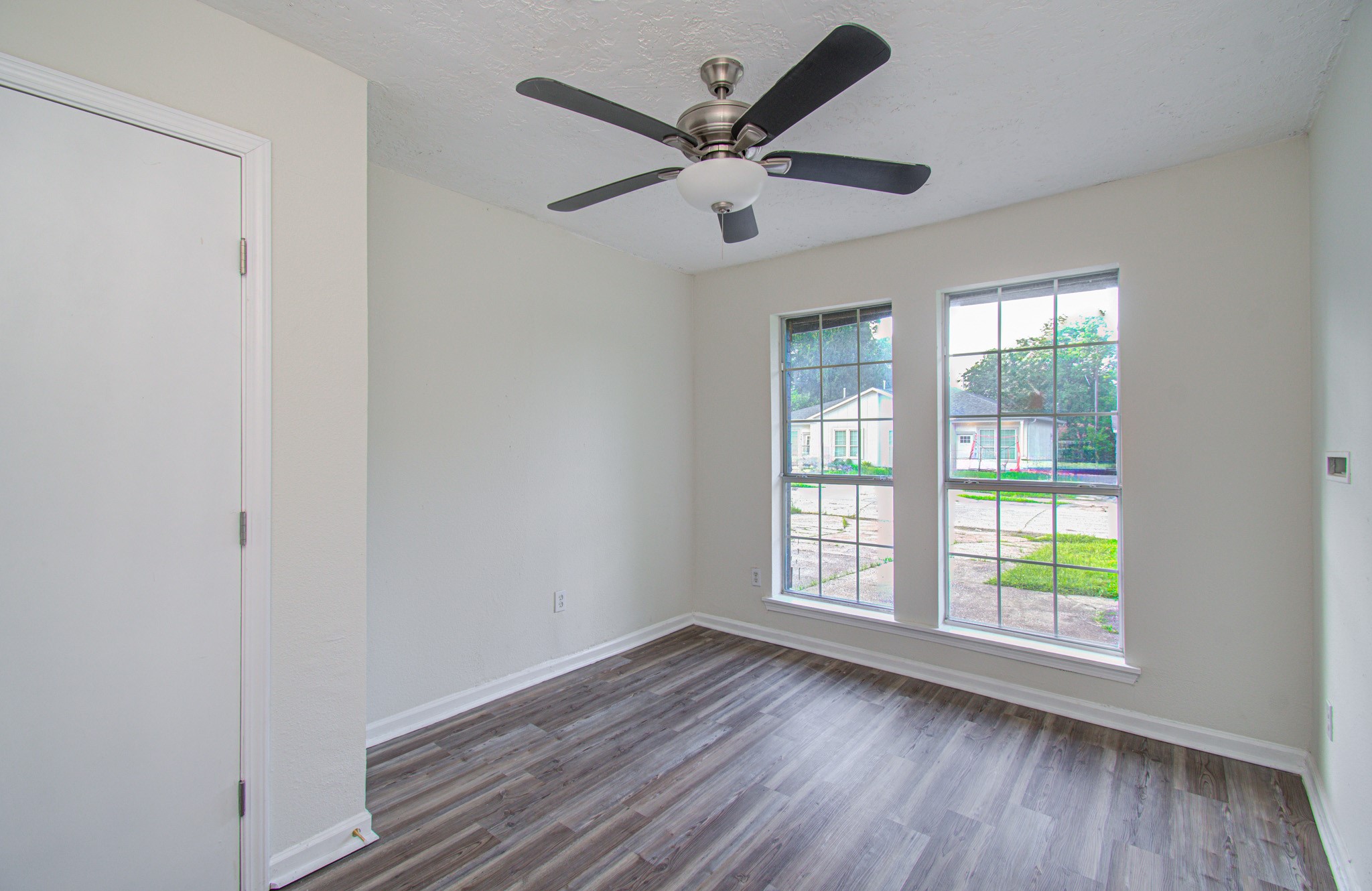 5634 Ridgeway Drive Property Photo 11
