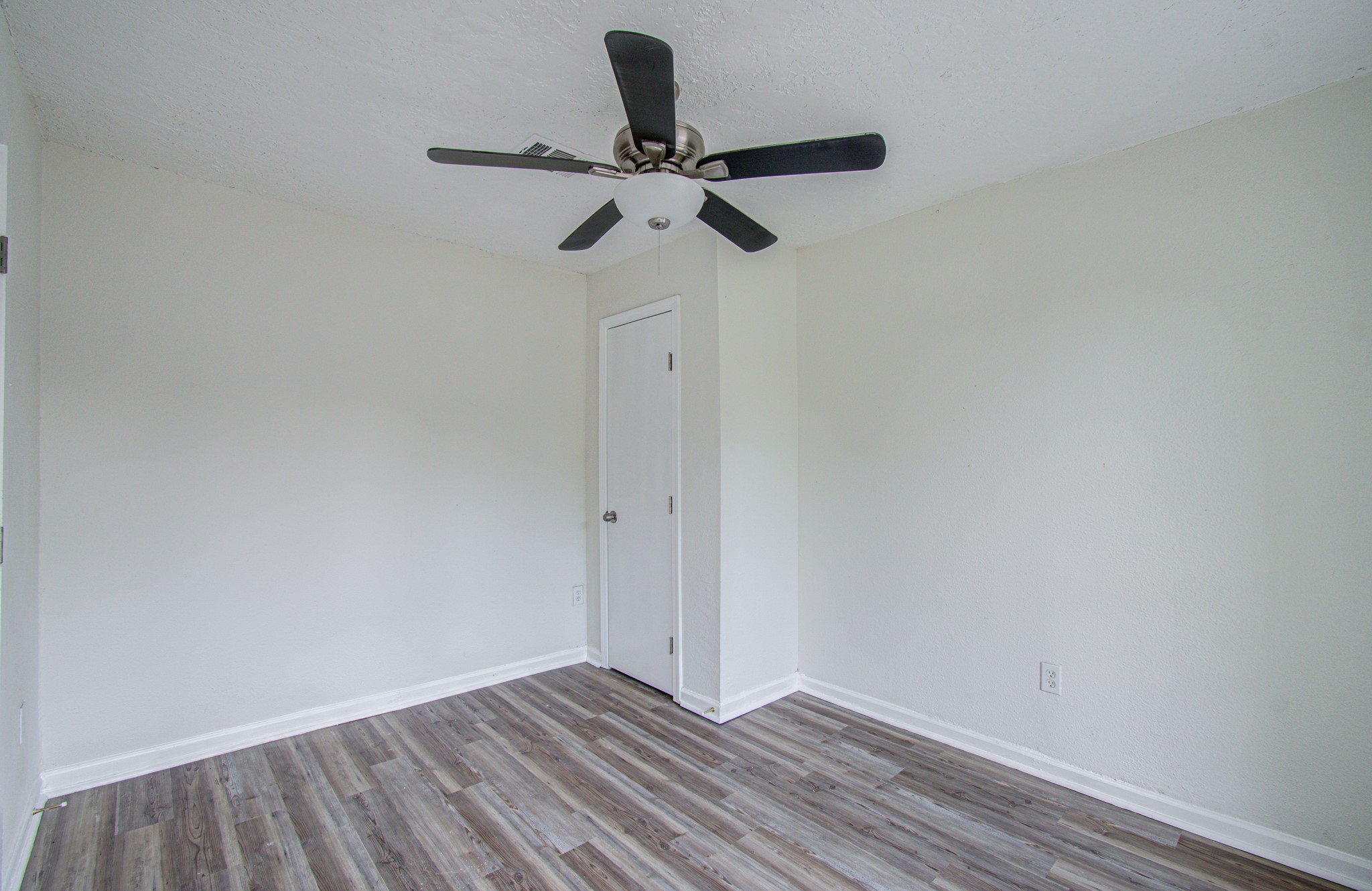 5634 Ridgeway Drive Property Photo 12
