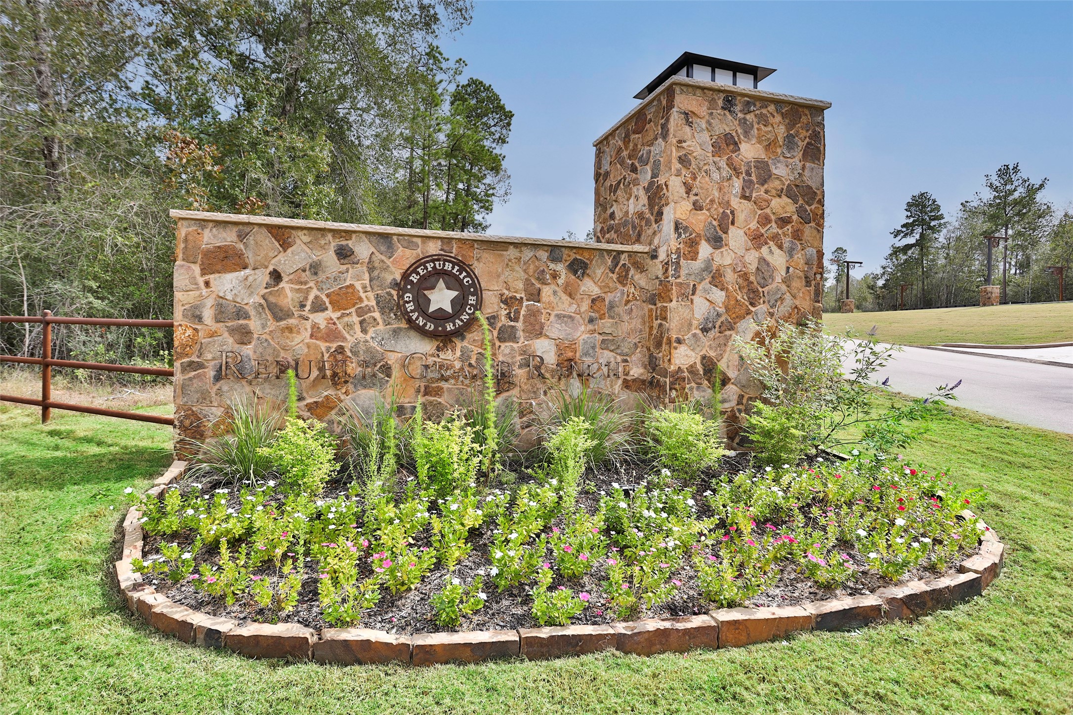 15409 Forest Grove Drive Property Photo 4