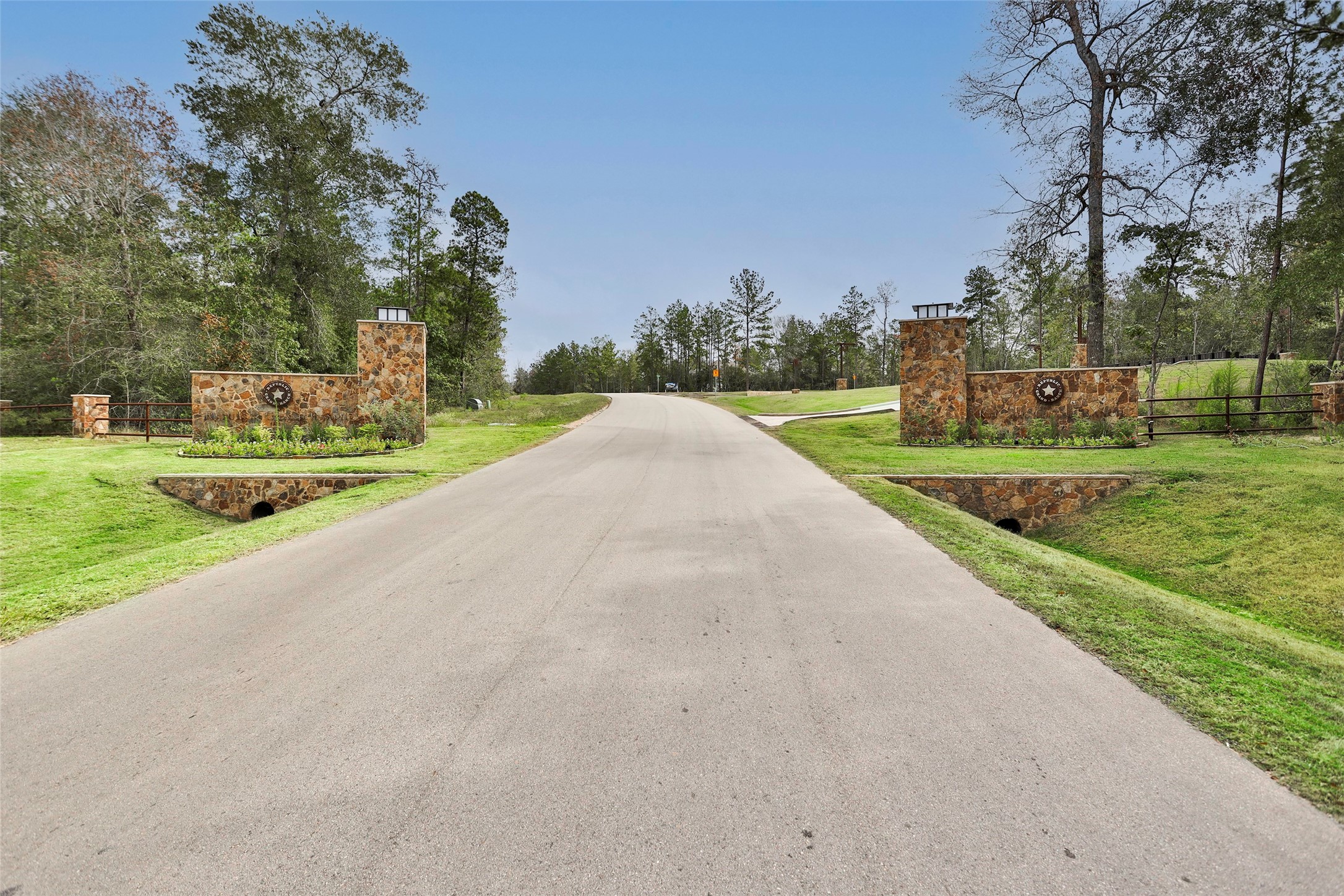 15409 Forest Grove Drive Property Photo 8