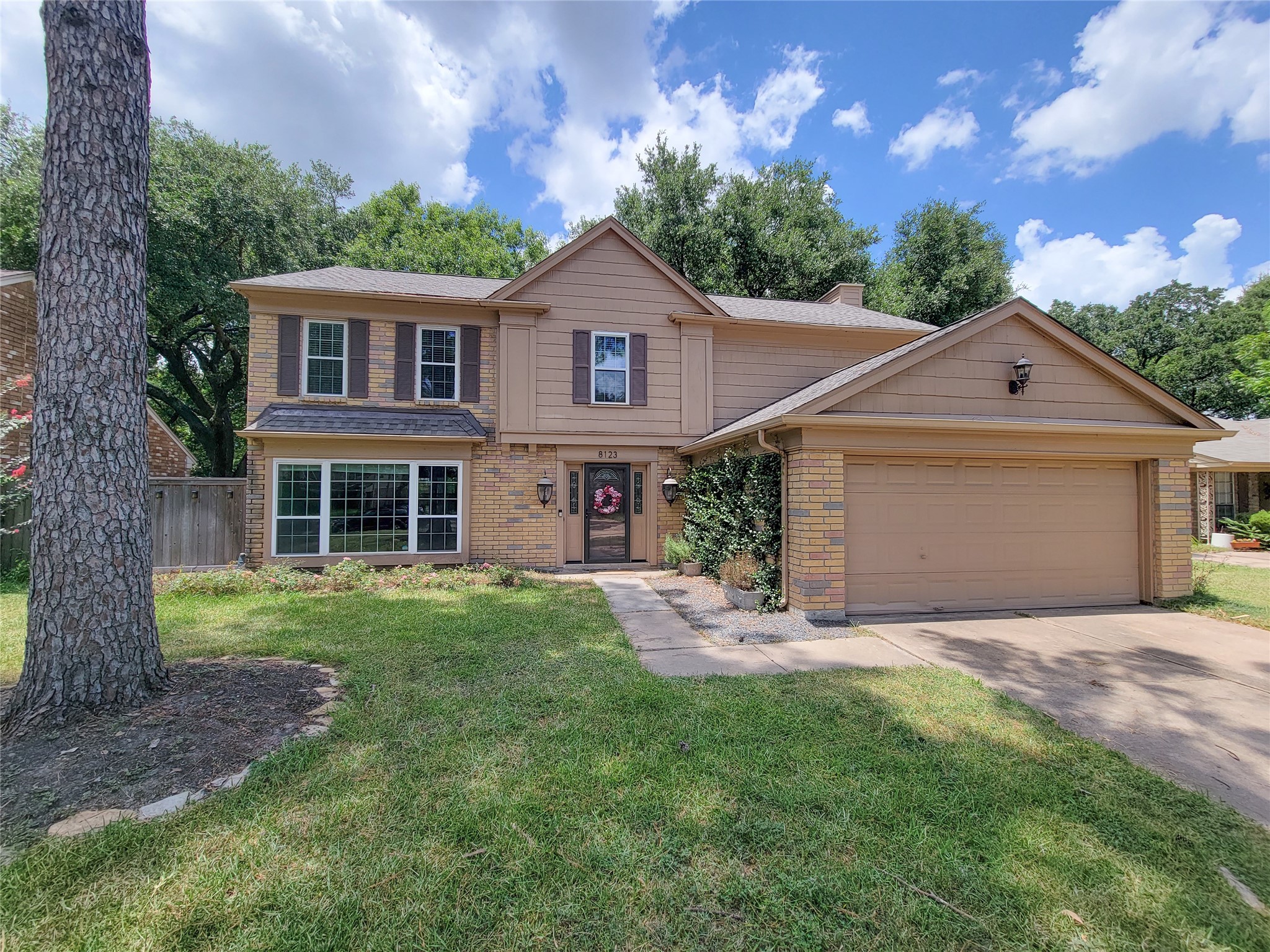 8123 Sunny Ridge Drive Property Photo 2